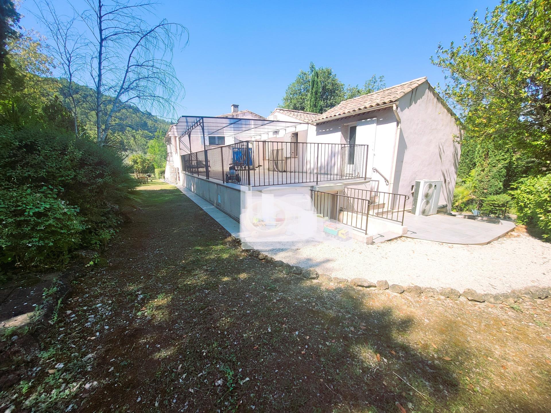 Photo 2 of the listing.