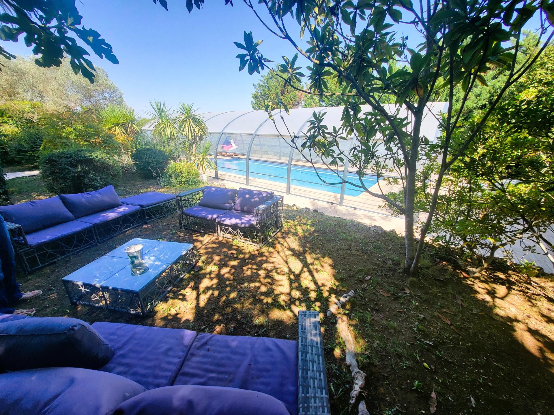 Photo 4 of the listing.