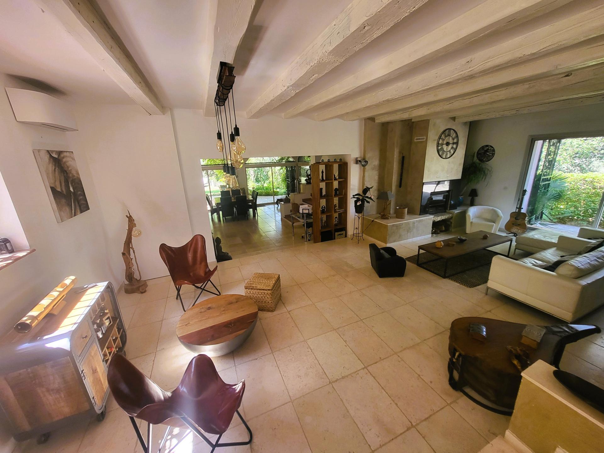 Photo 6 of the listing.