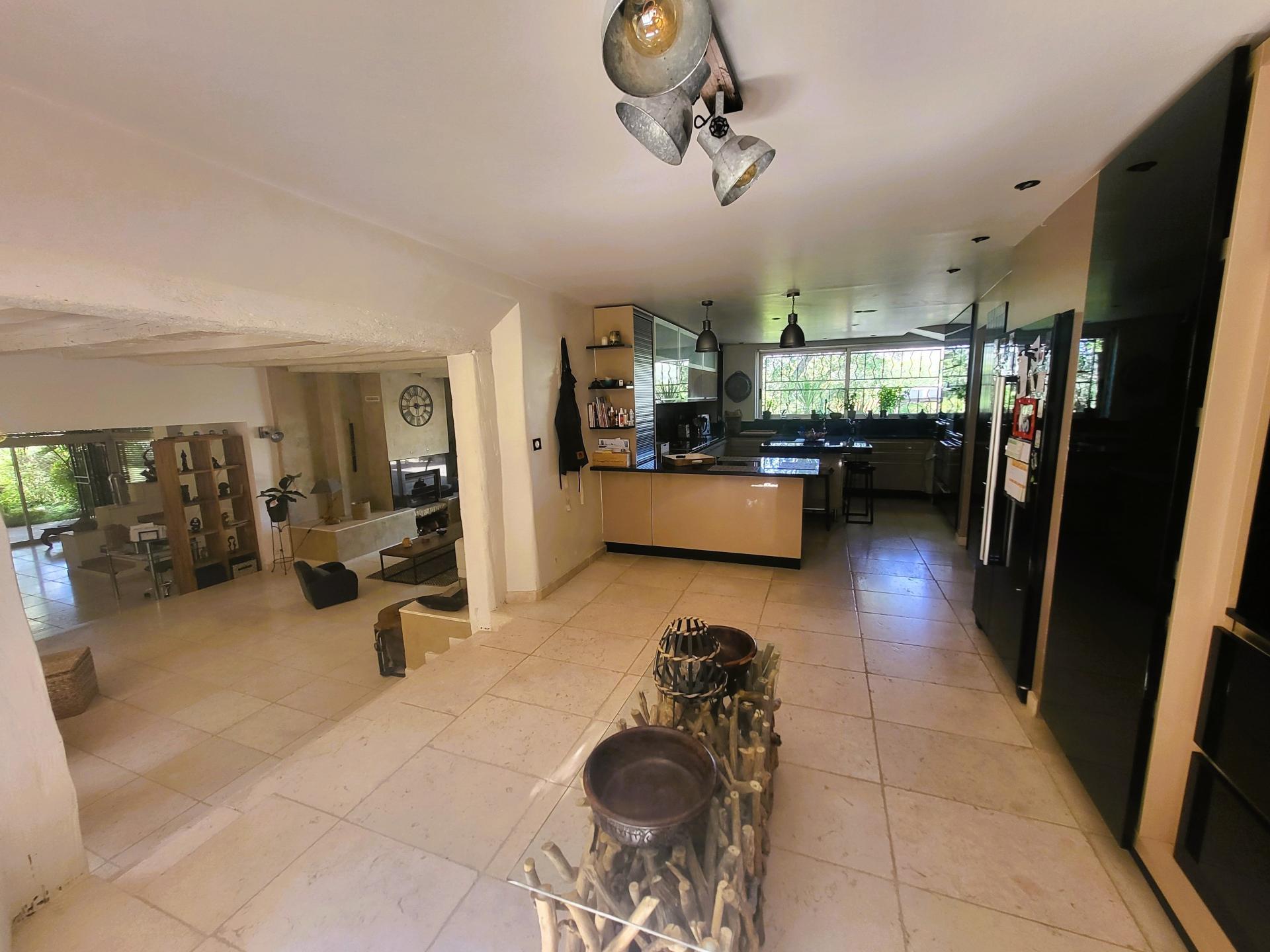 Photo 5 of the listing.