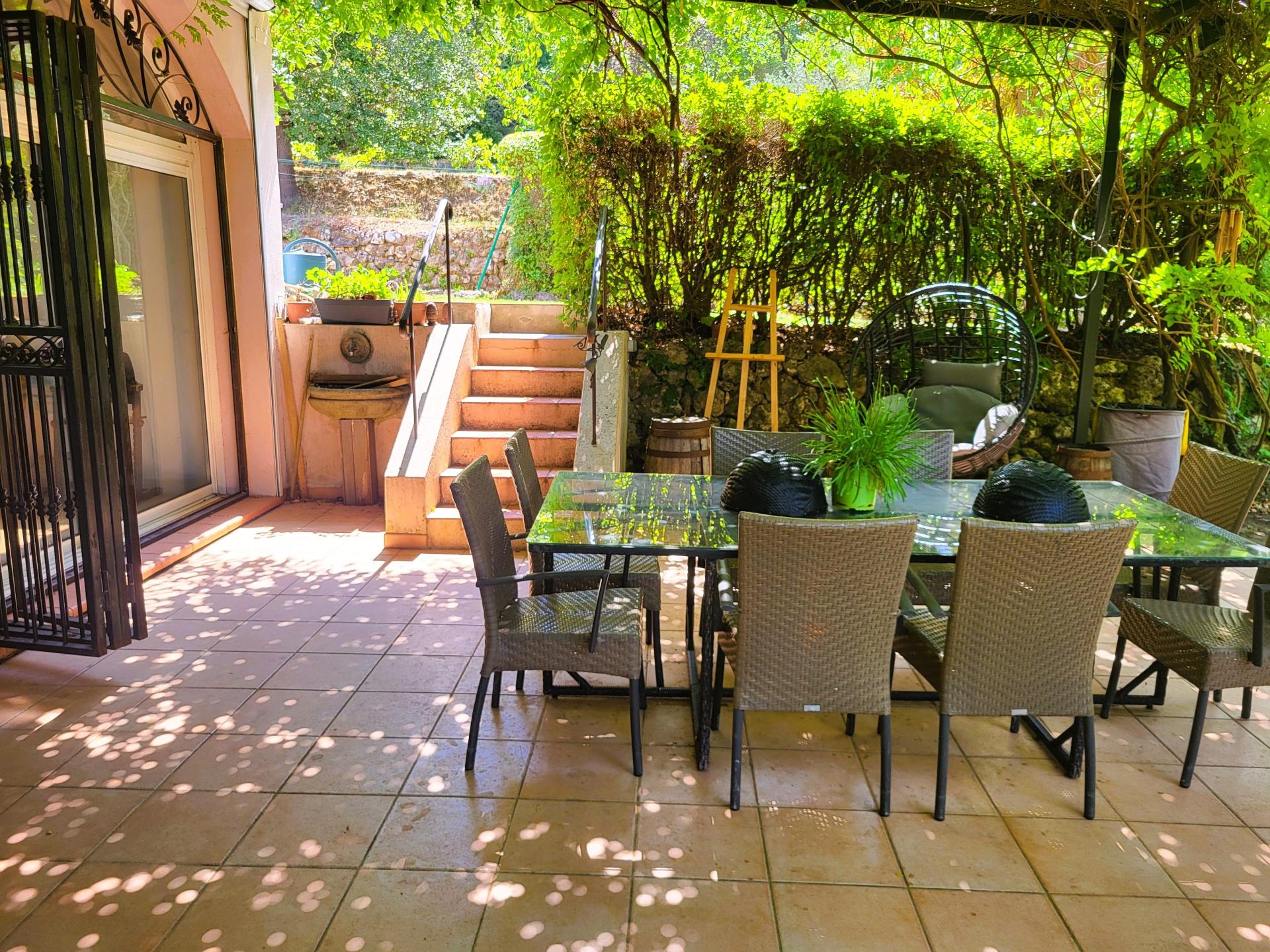 Photo 3 of the listing.