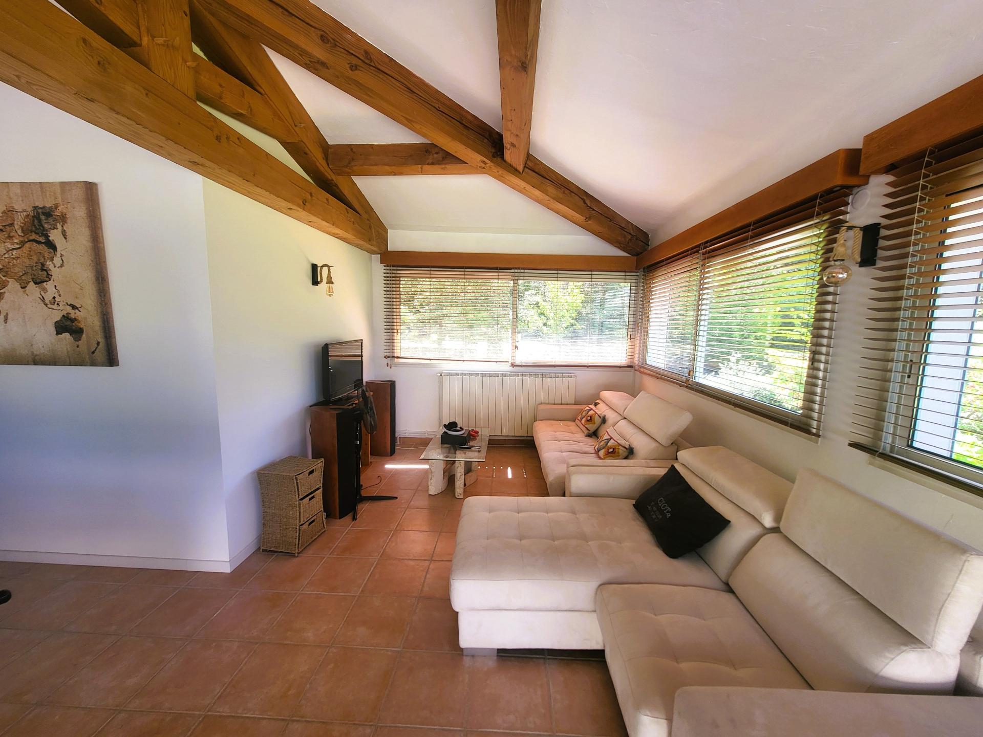 Photo 8 of the listing.