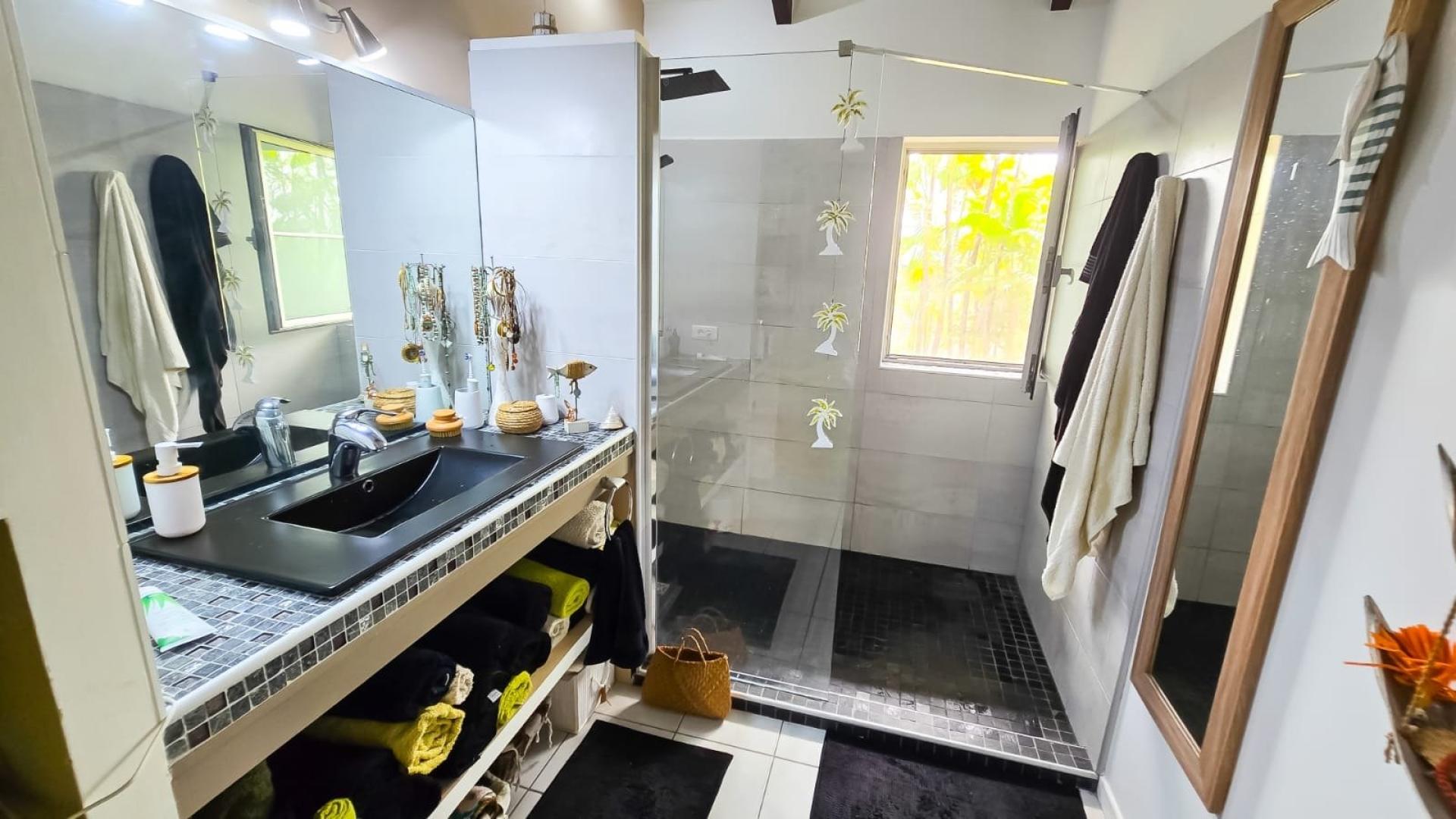 Photo 8 of the listing.