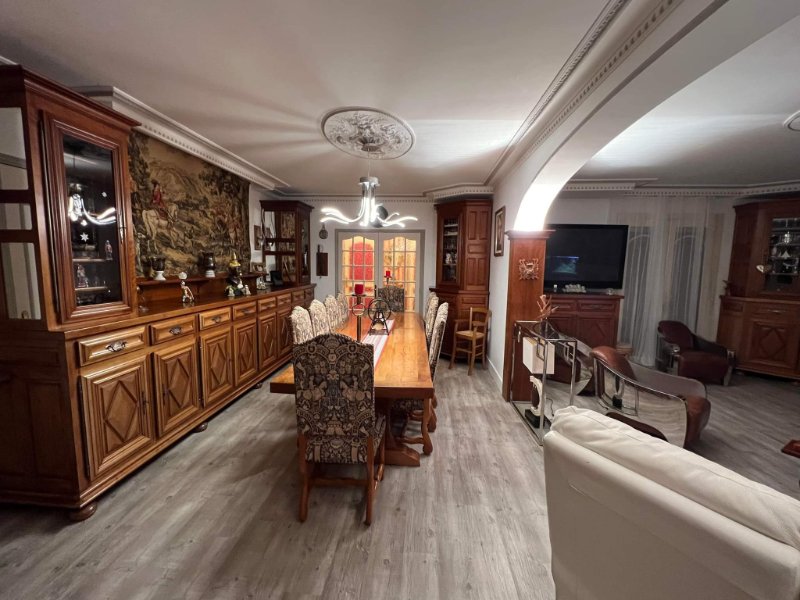 Photo 6 of the listing.