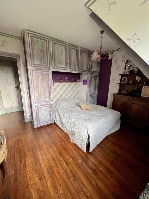 Photo 9 of the listing.