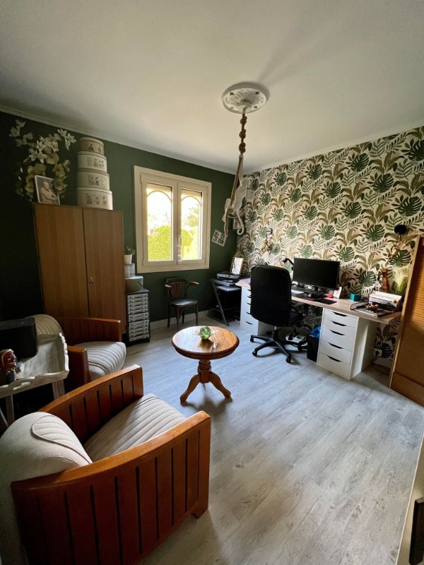 Photo 8 of the listing.