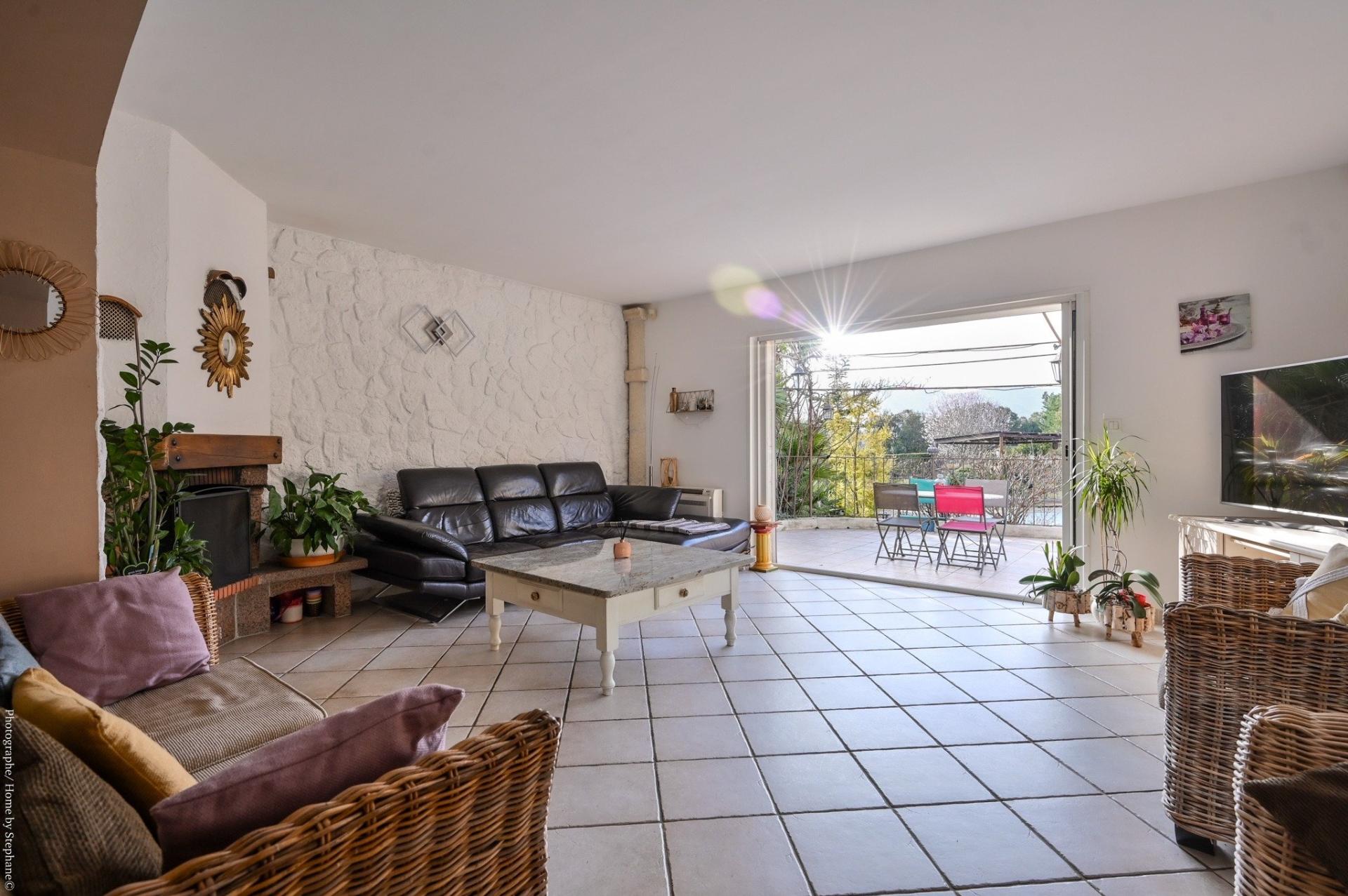 Photo 6 of the listing.