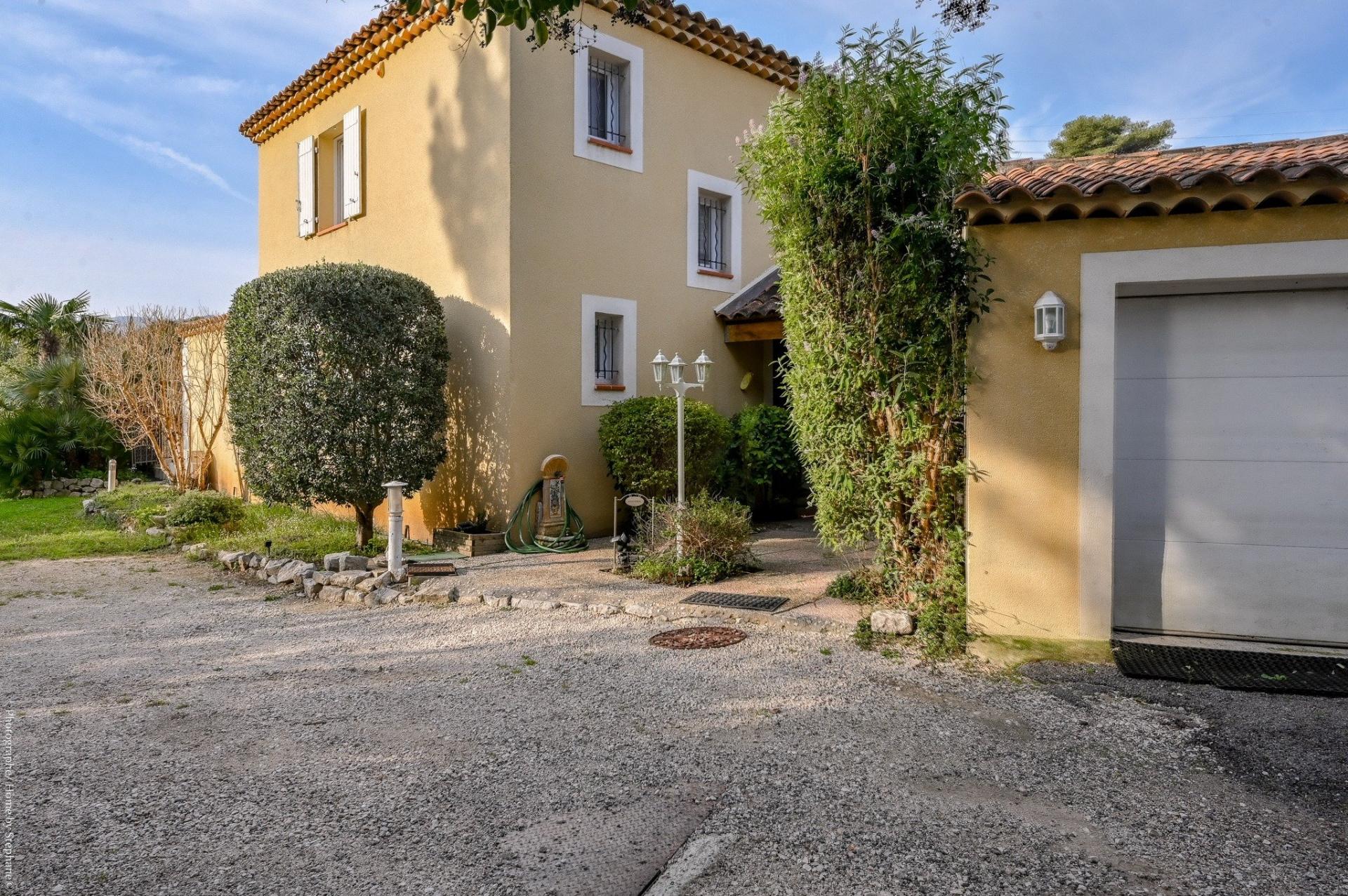 Photo 5 of the listing.