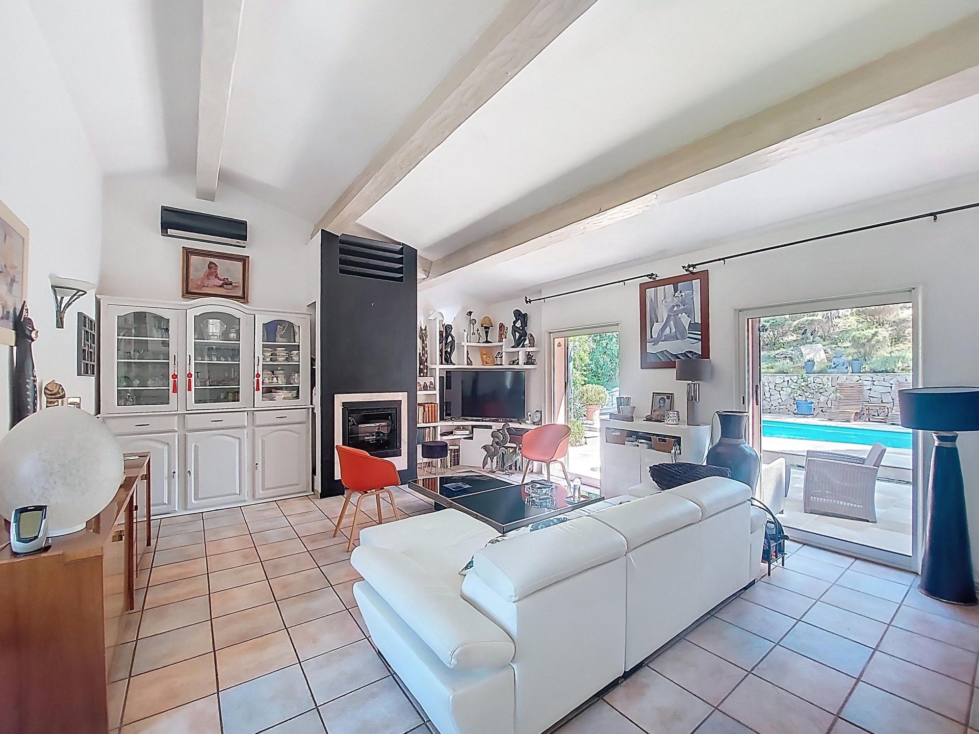 Photo 7 of the listing.