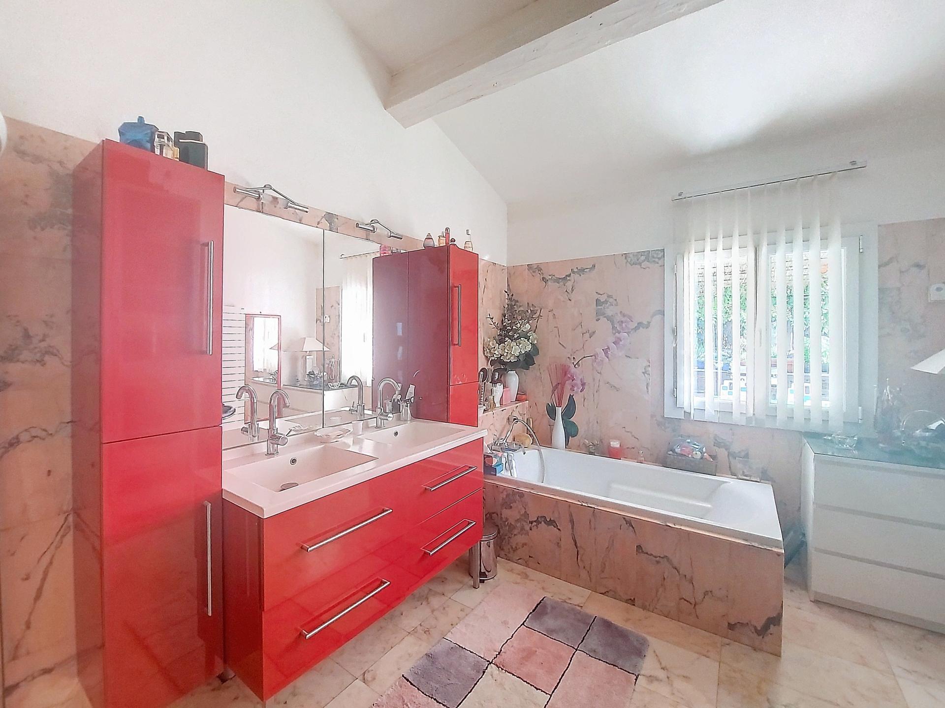 Photo 10 of the listing.