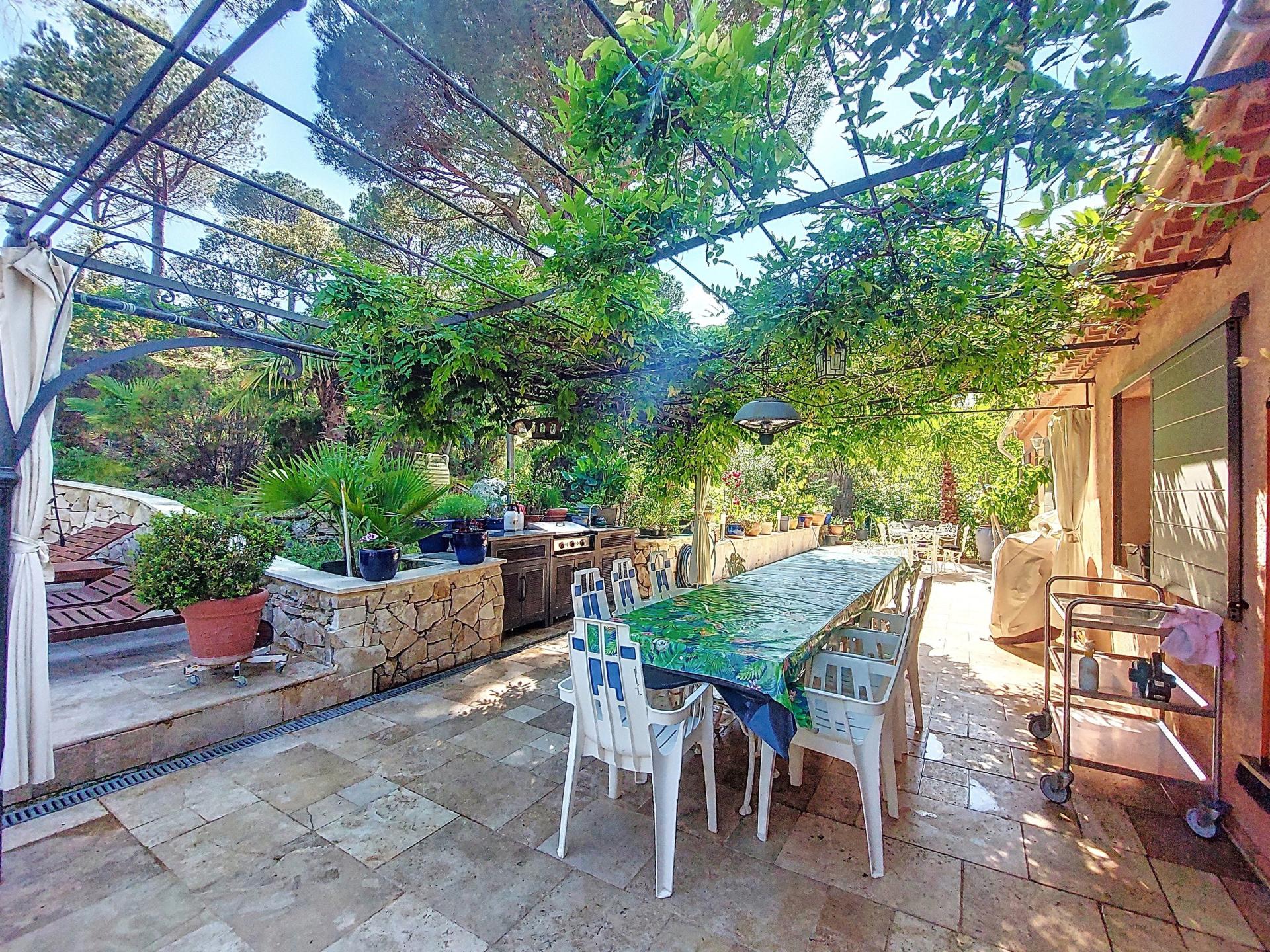 Photo 3 of the listing.