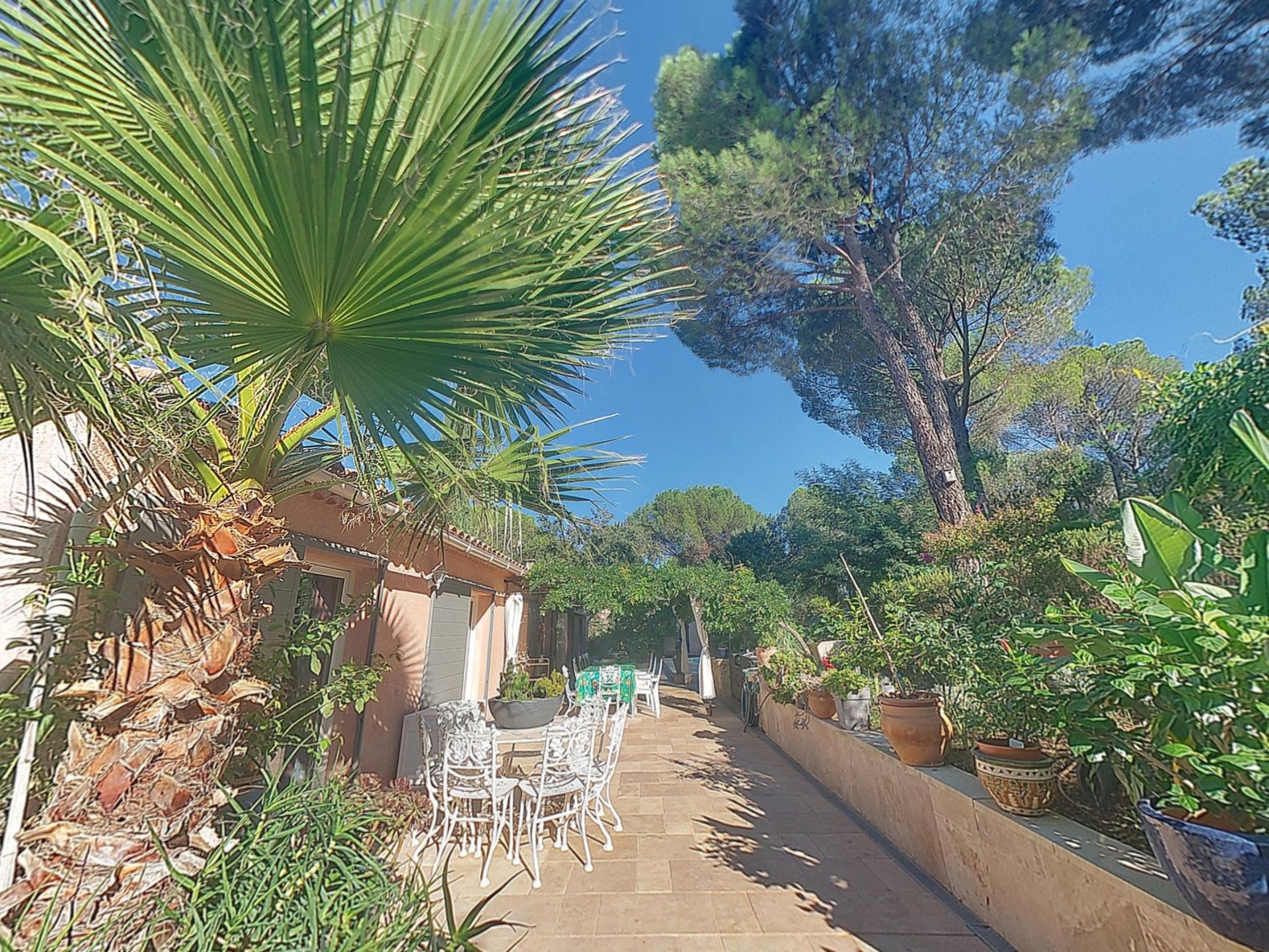 Photo 4 of the listing.