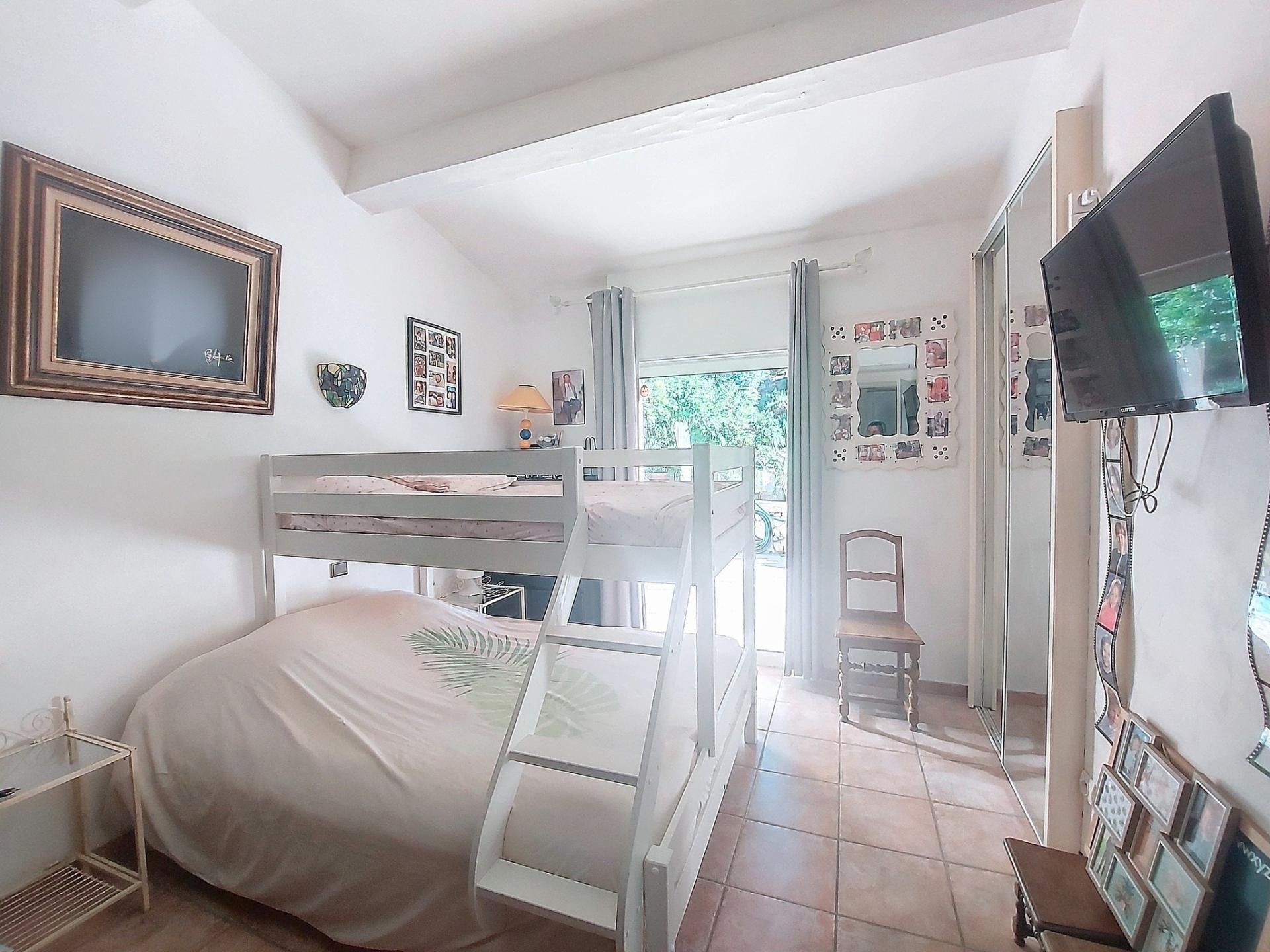 Photo 11 of the listing.