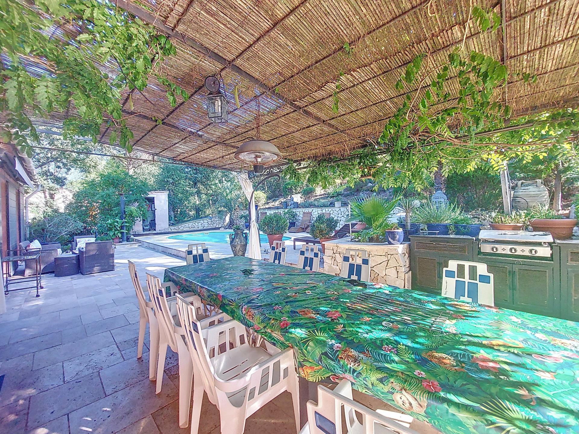 Photo 5 of the listing.