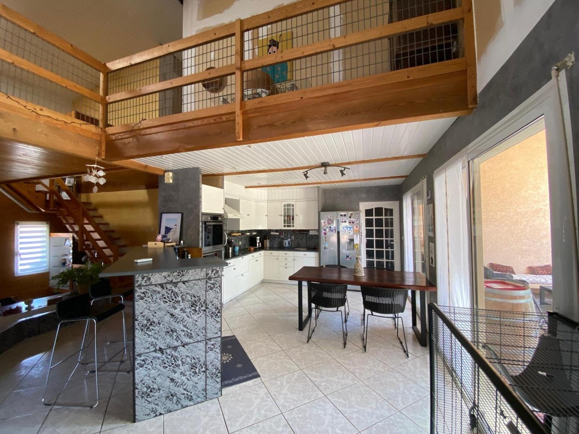 Photo 2 of the listing.