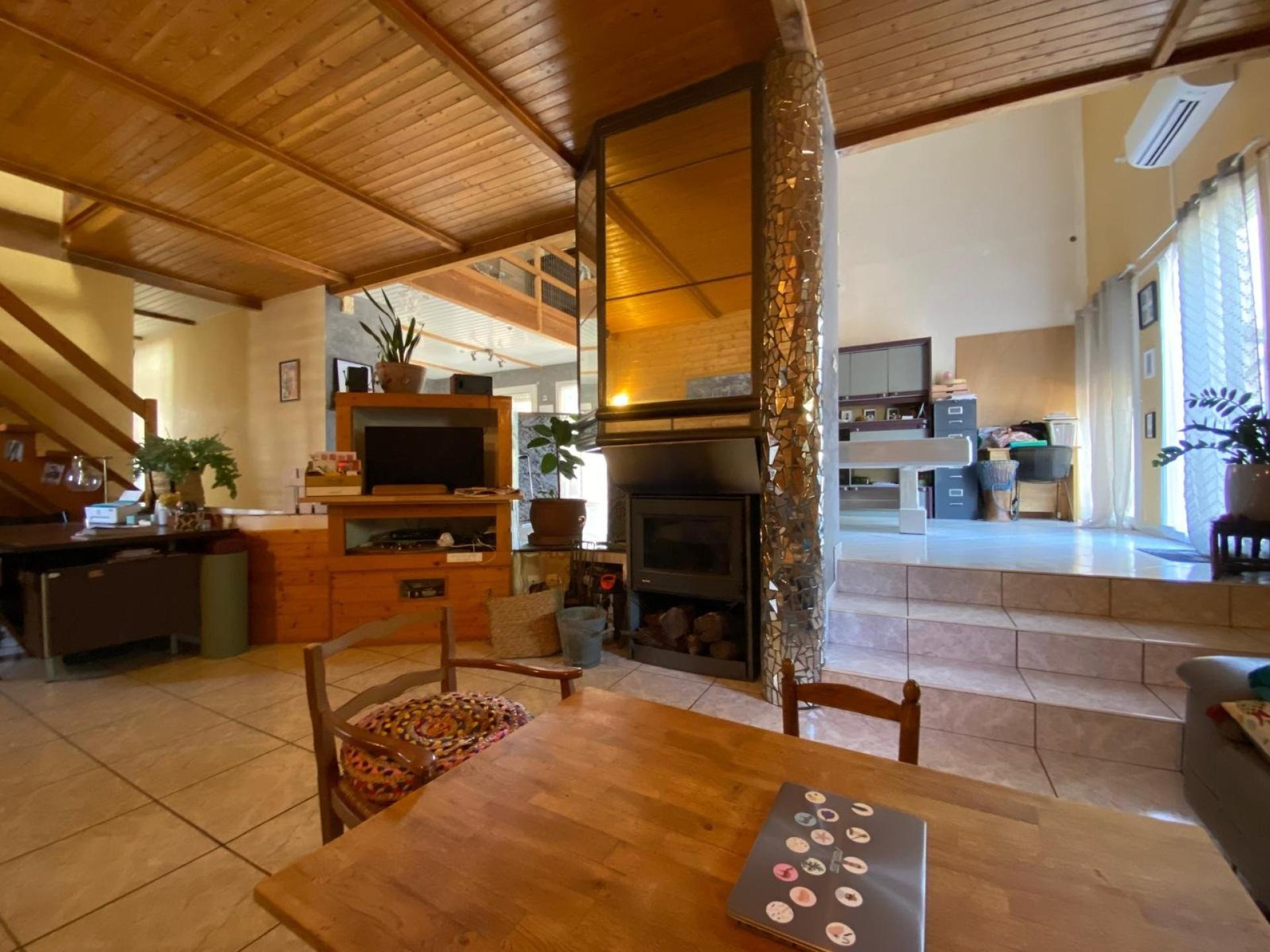 Photo 3 of the listing.