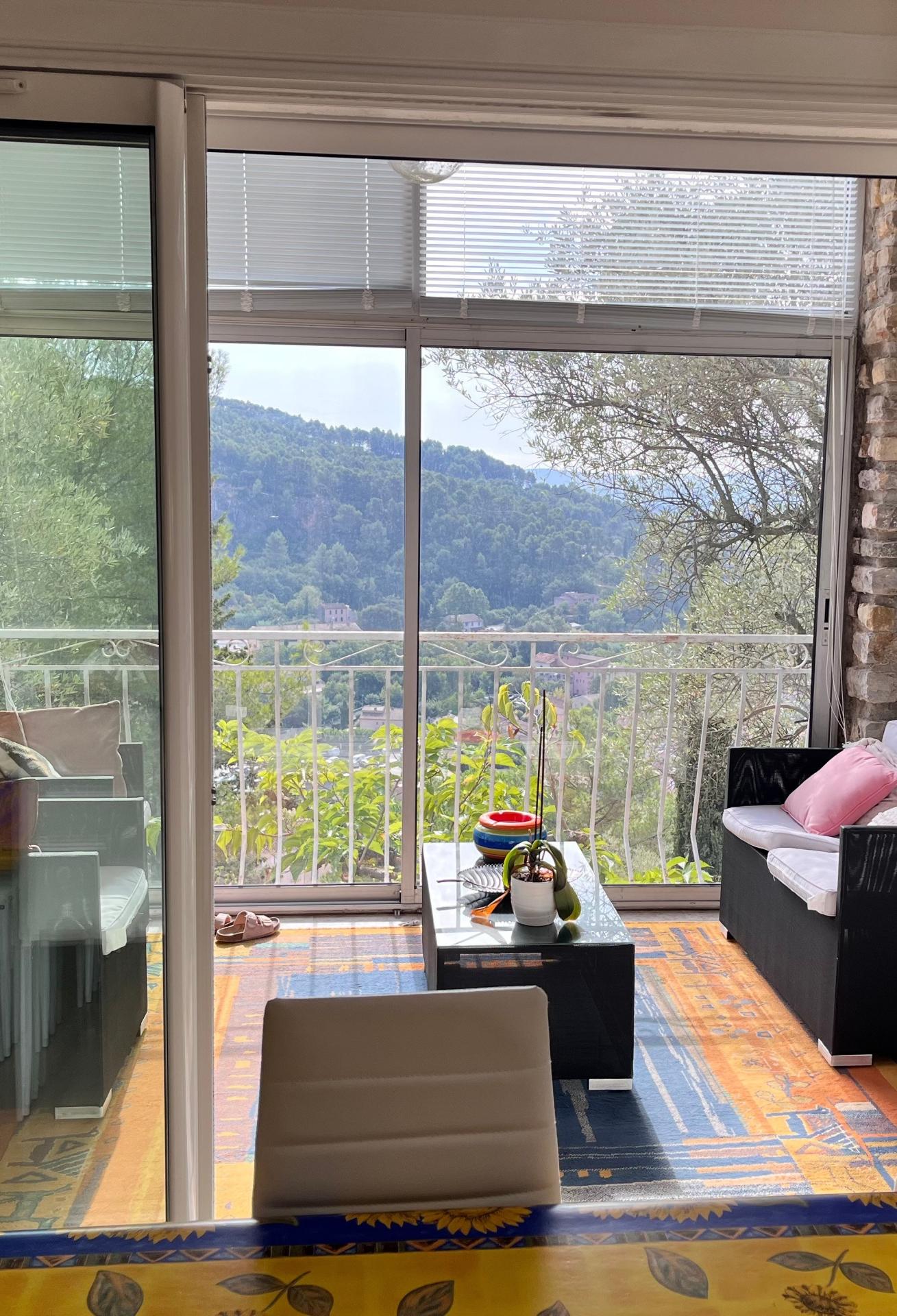 Photo 7 of the listing.