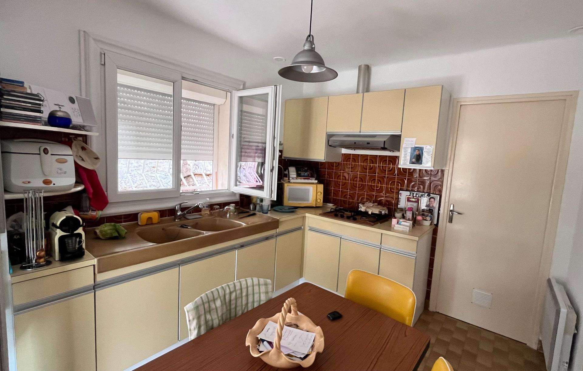 Photo 8 of the listing.