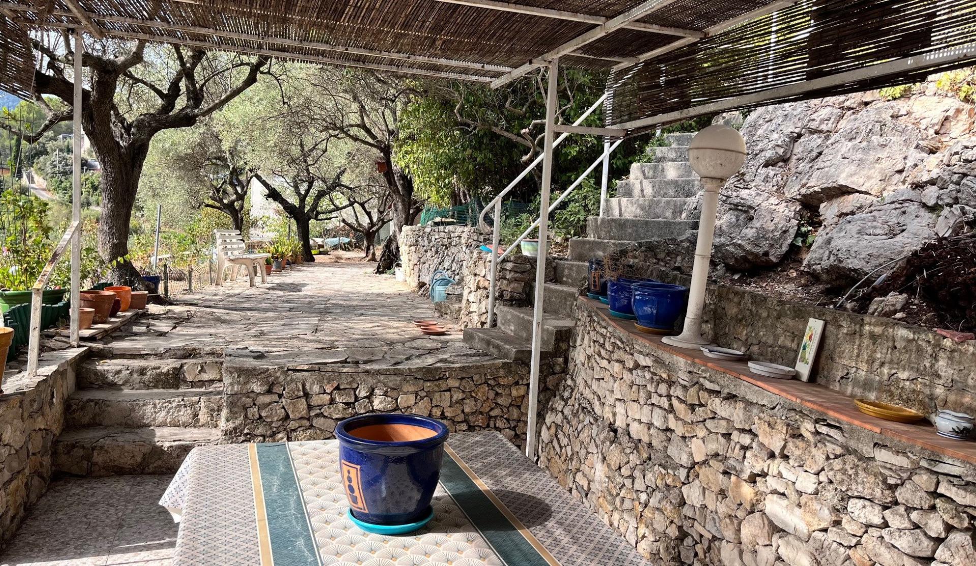 Photo 2 of the listing.