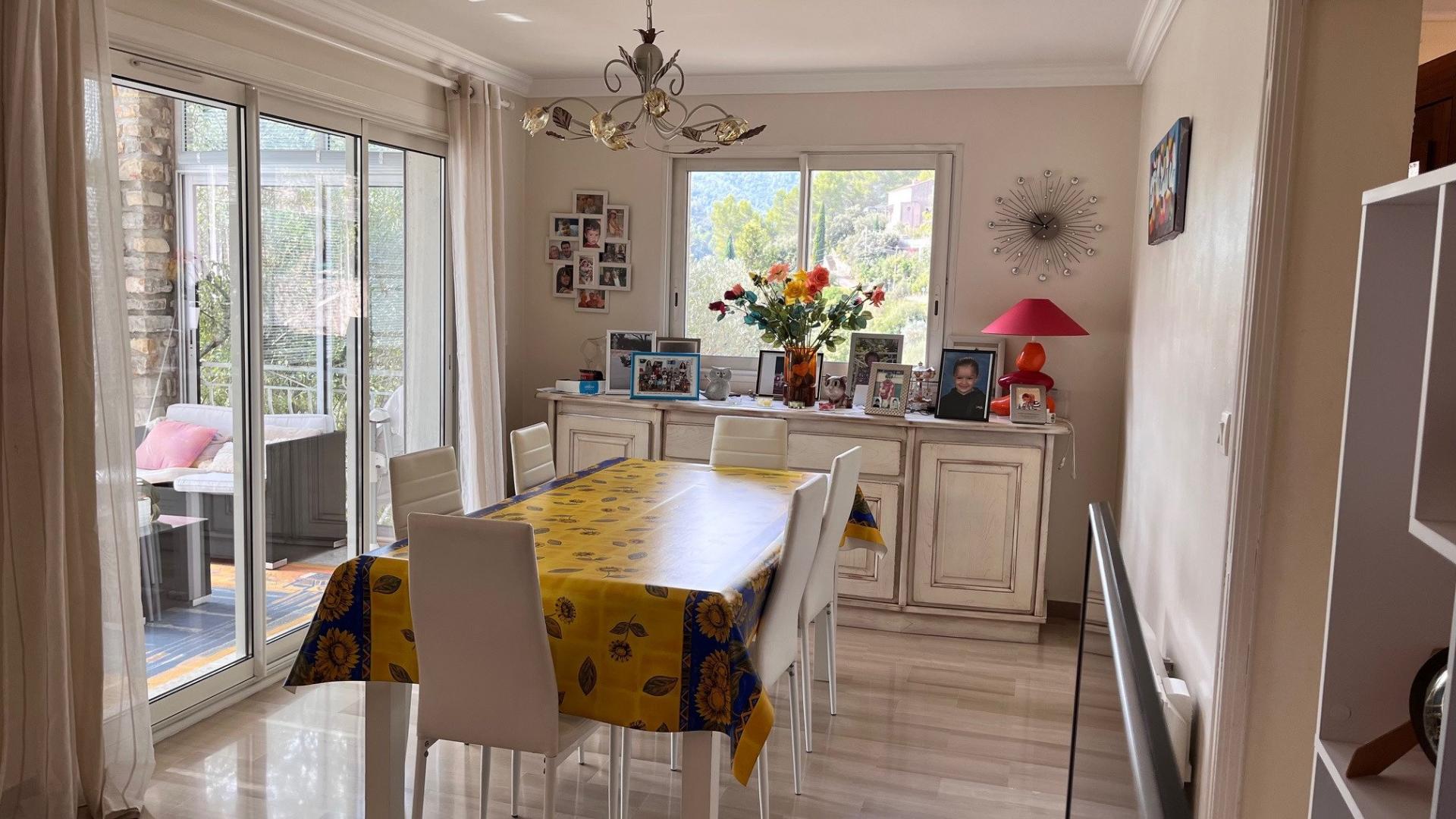 Photo 6 of the listing.