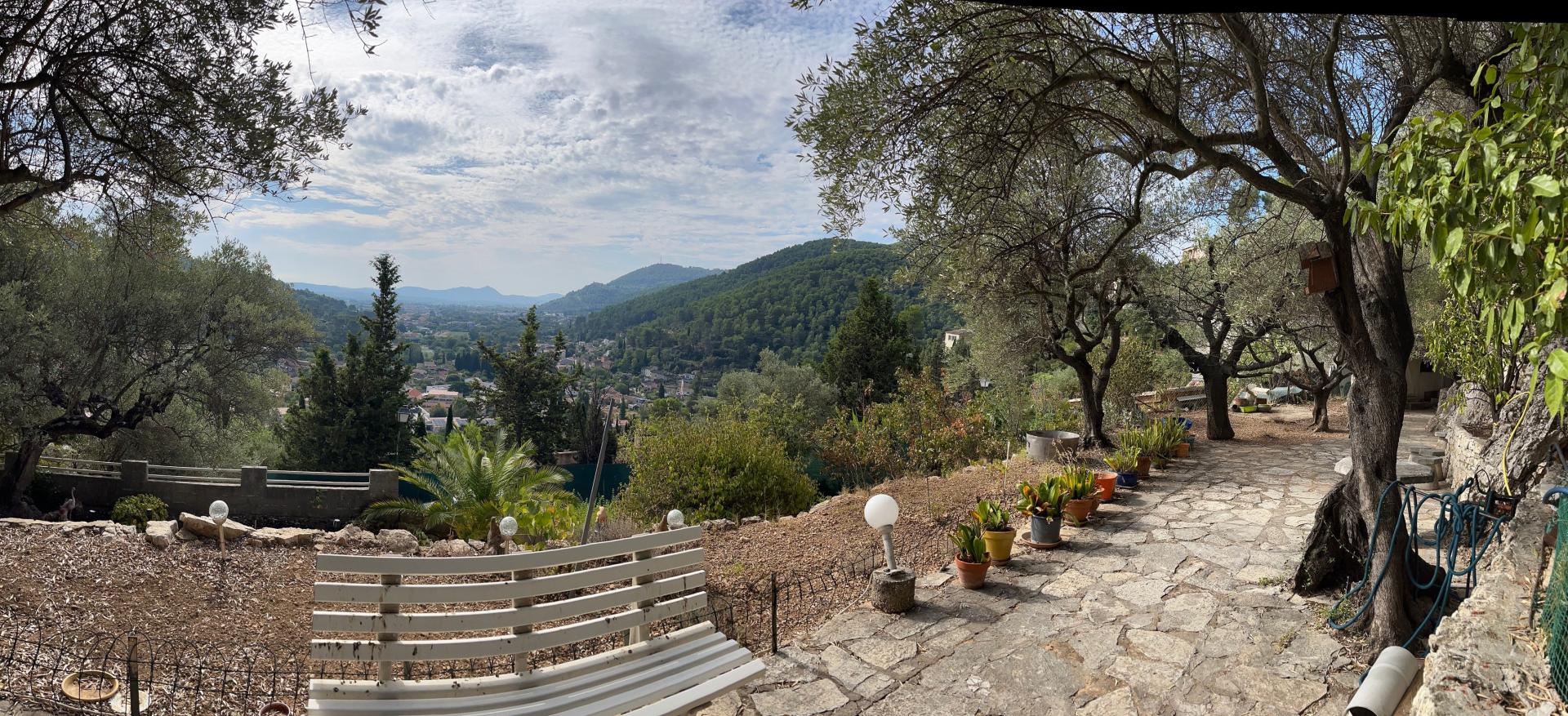 Photo 4 of the listing.