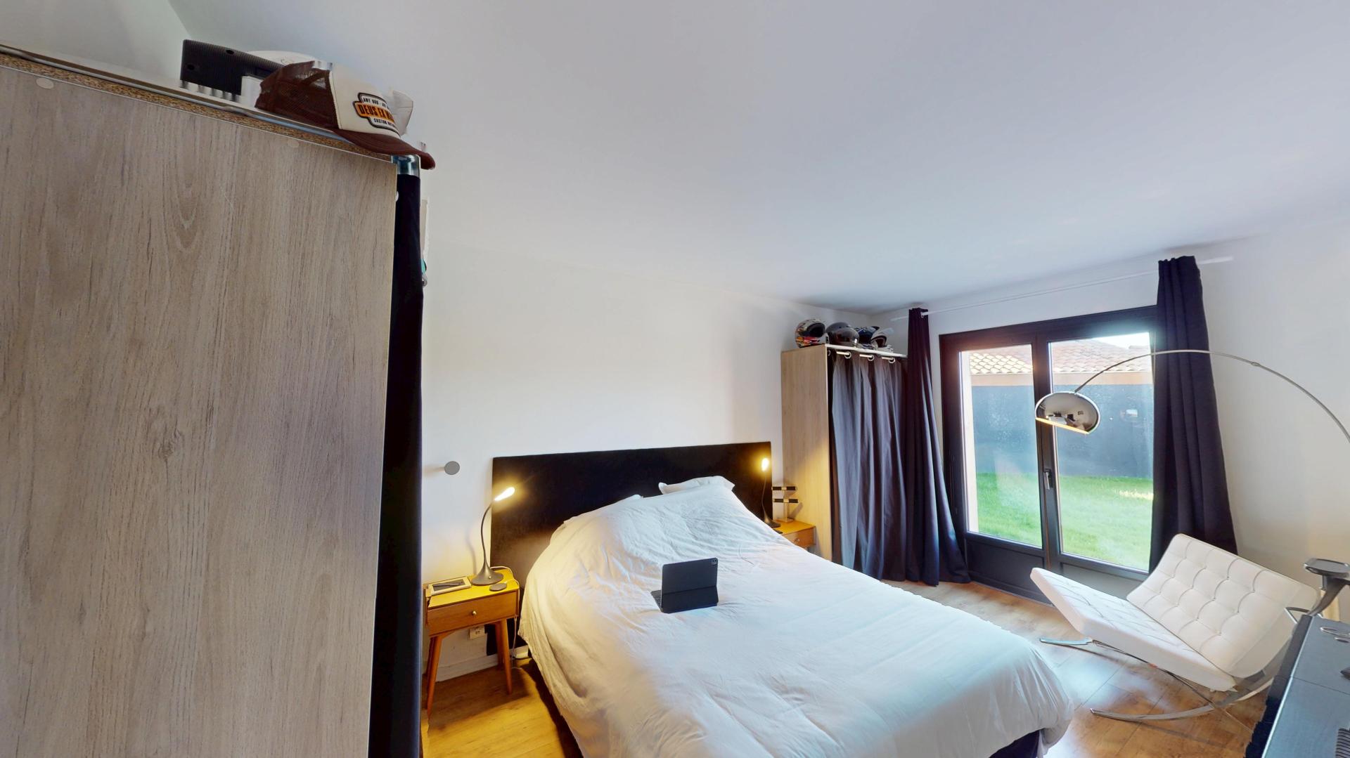 Photo 6 of the listing.