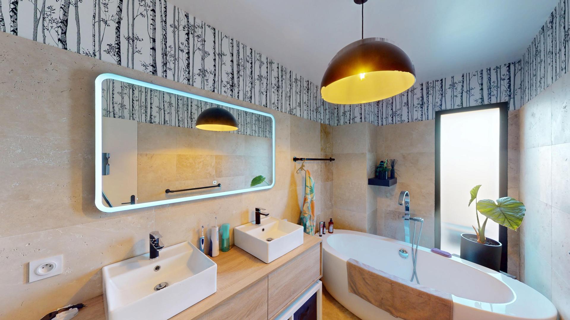 Photo 10 of the listing.