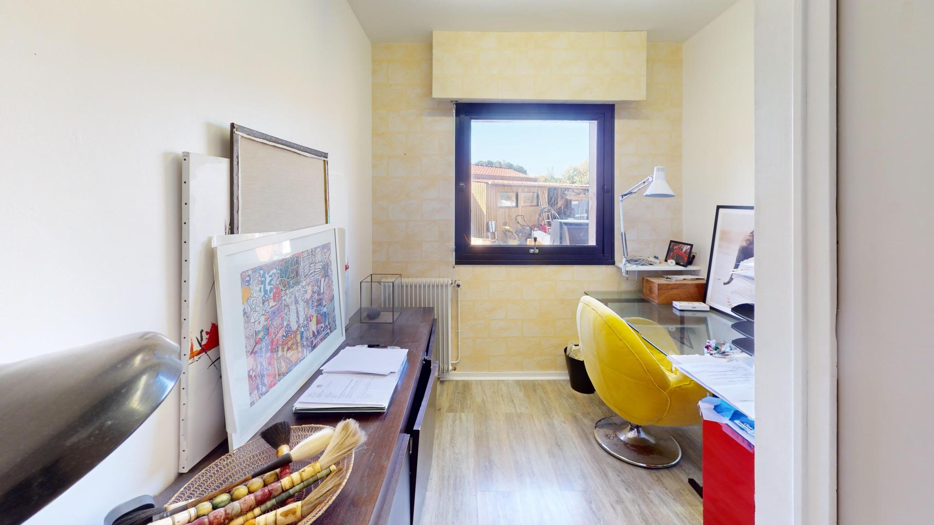 Photo 5 of the listing.