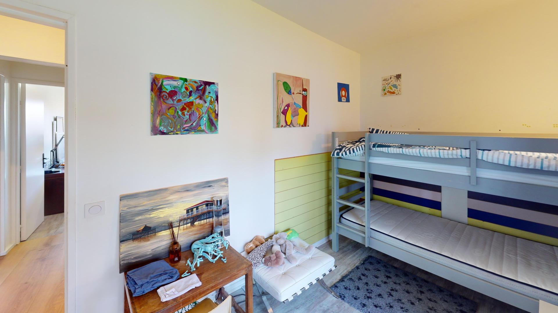 Photo 7 of the listing.