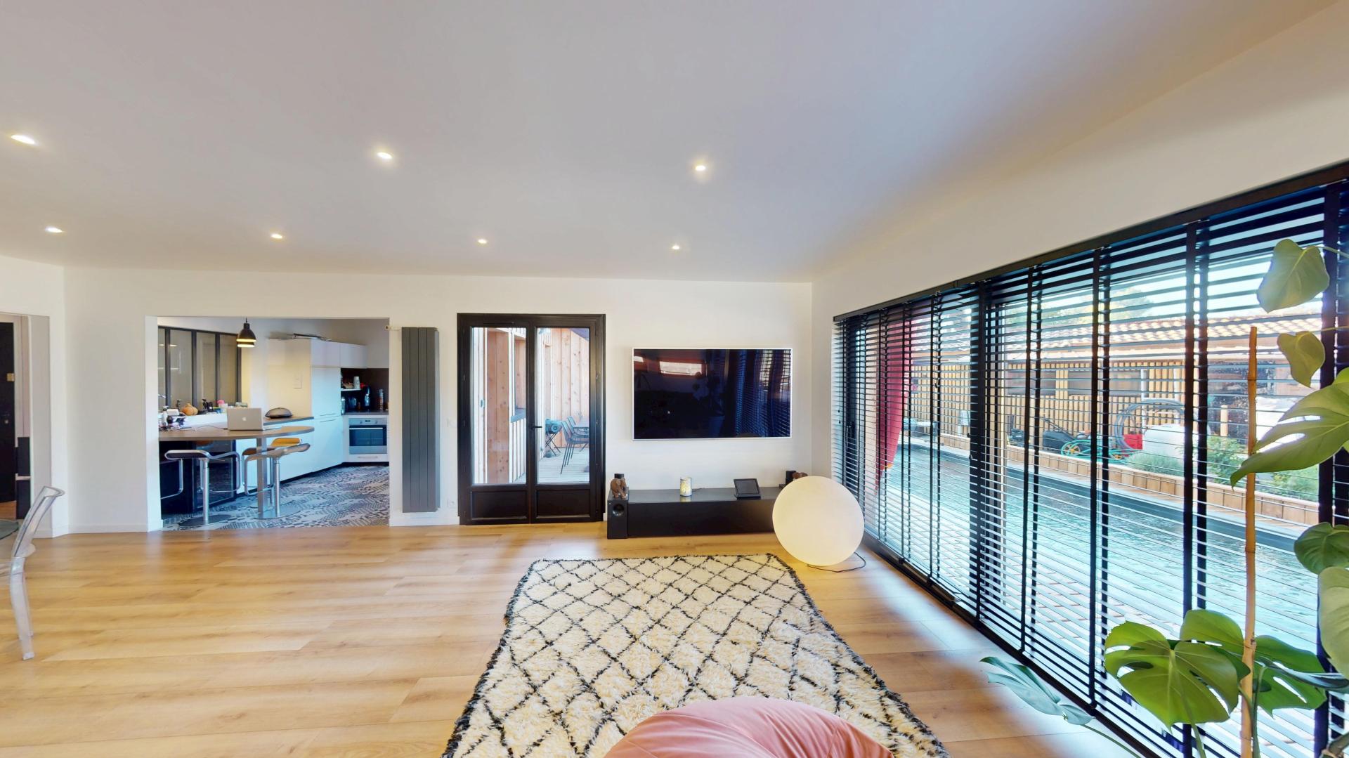 Photo 4 of the listing.