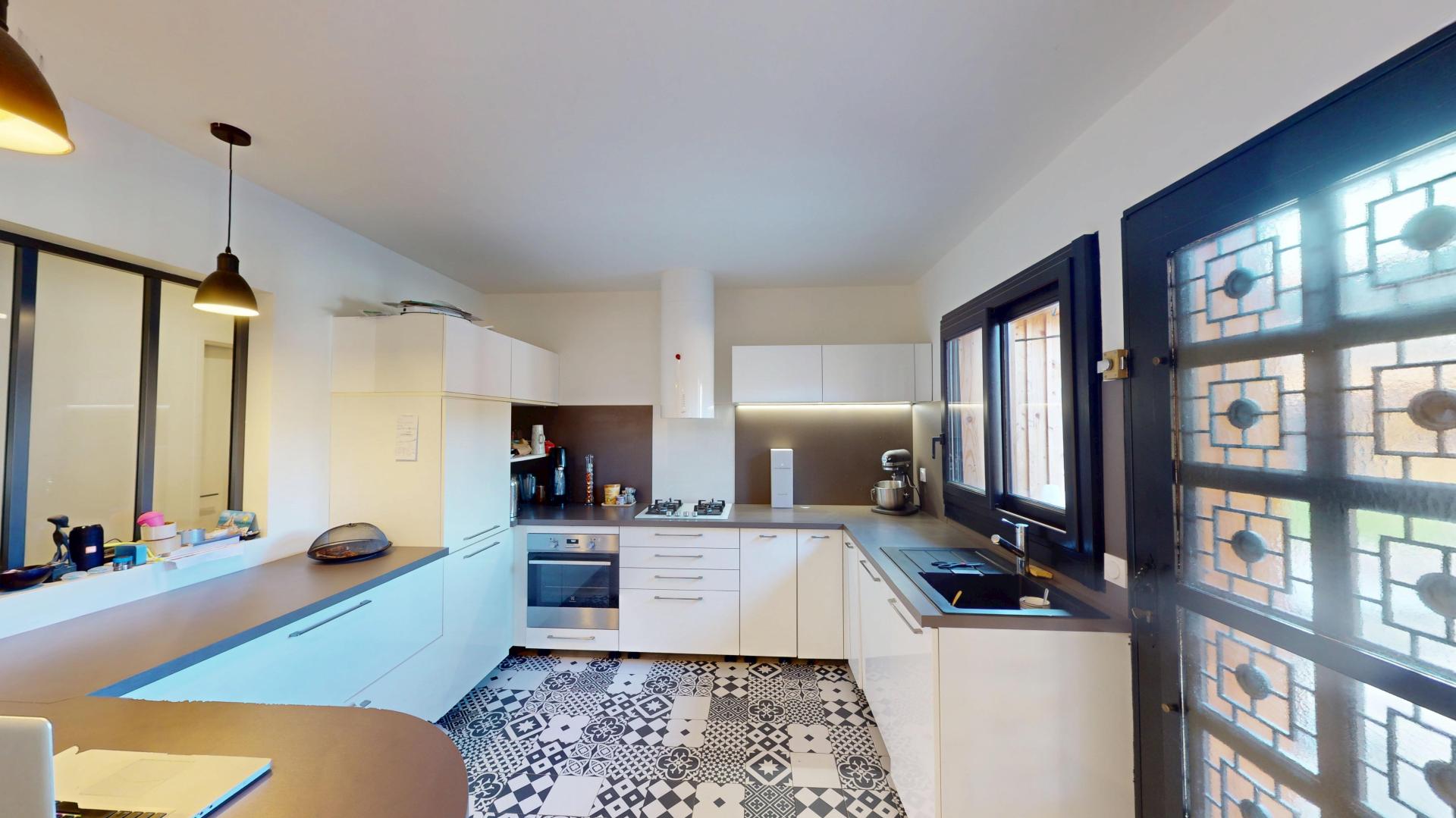 Photo 8 of the listing.