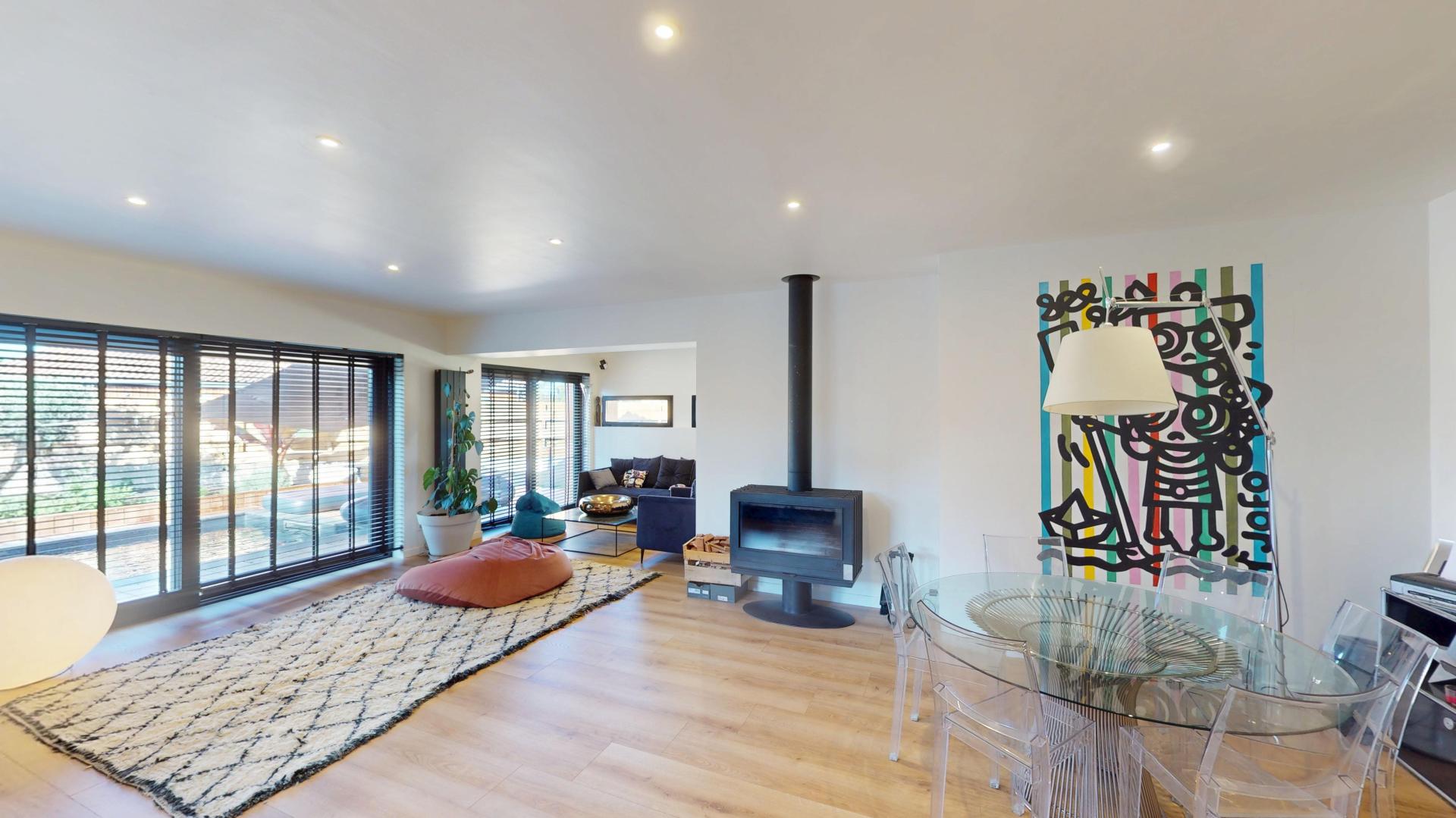 Photo 3 of the listing.