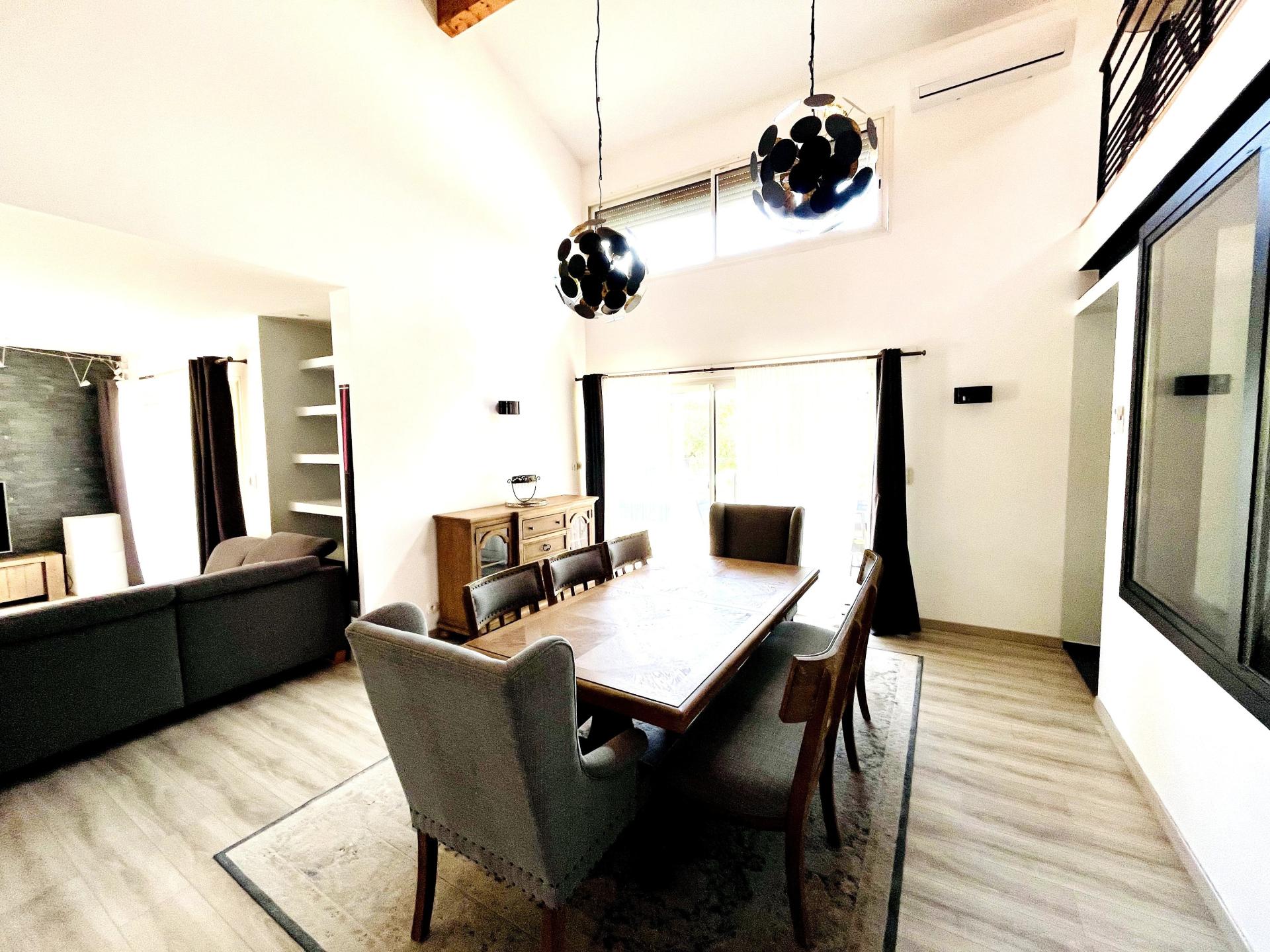 Photo 5 of the listing.