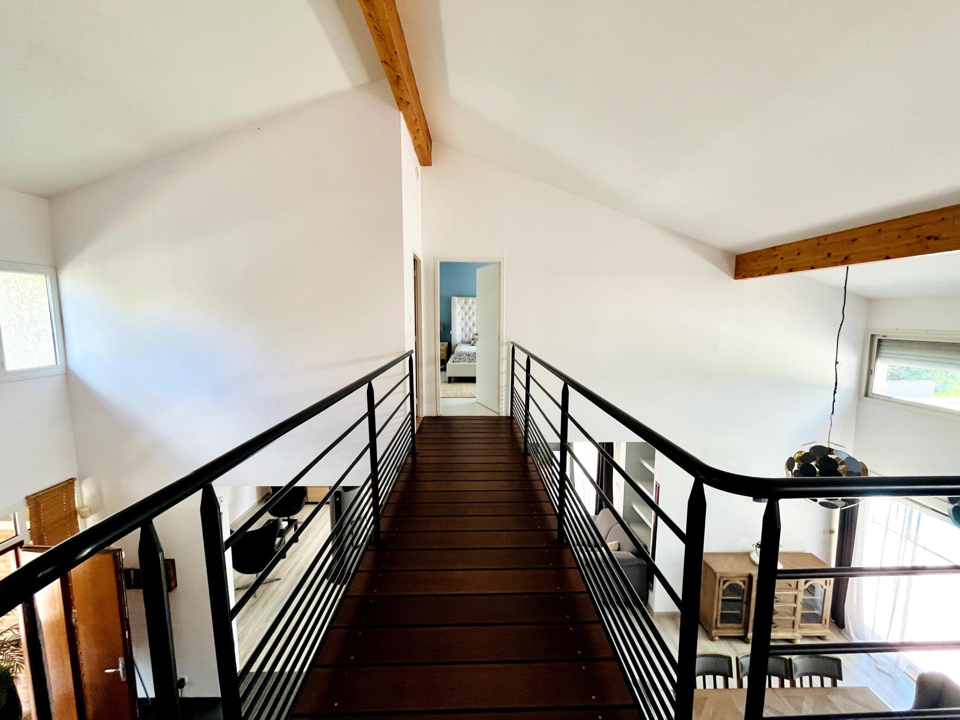 Photo 7 of the listing.