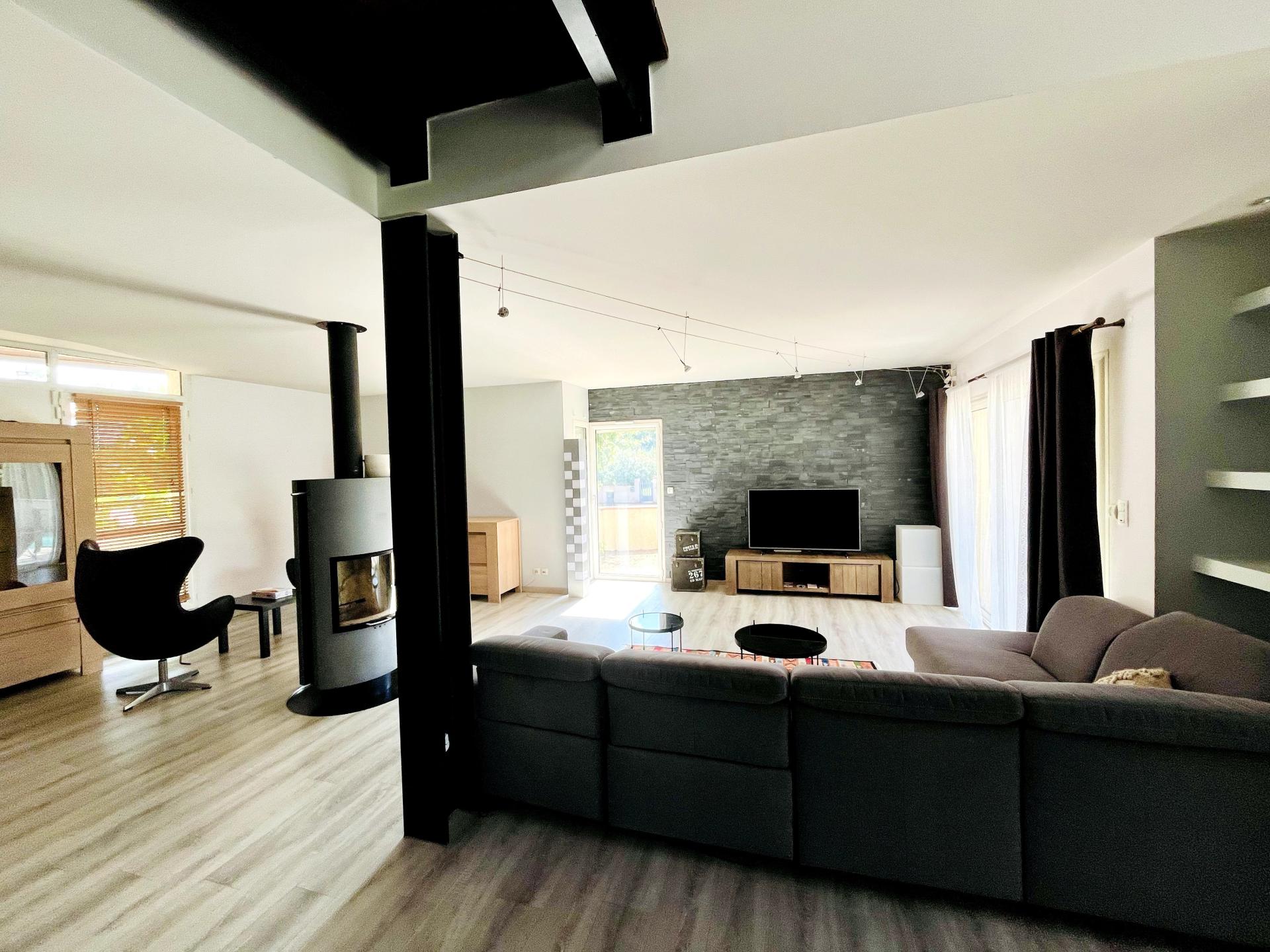 Photo 4 of the listing.