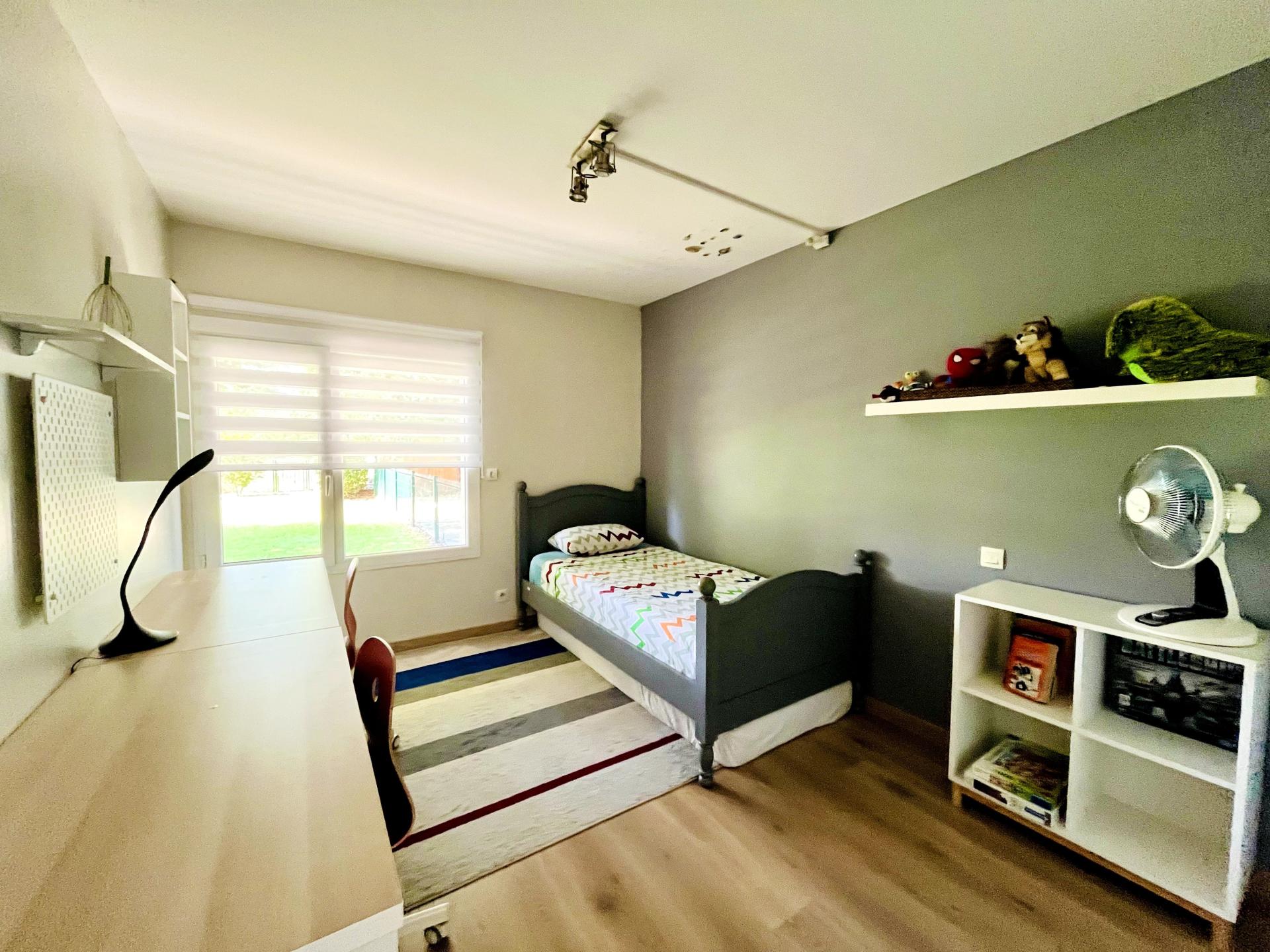 Photo 14 of the listing.