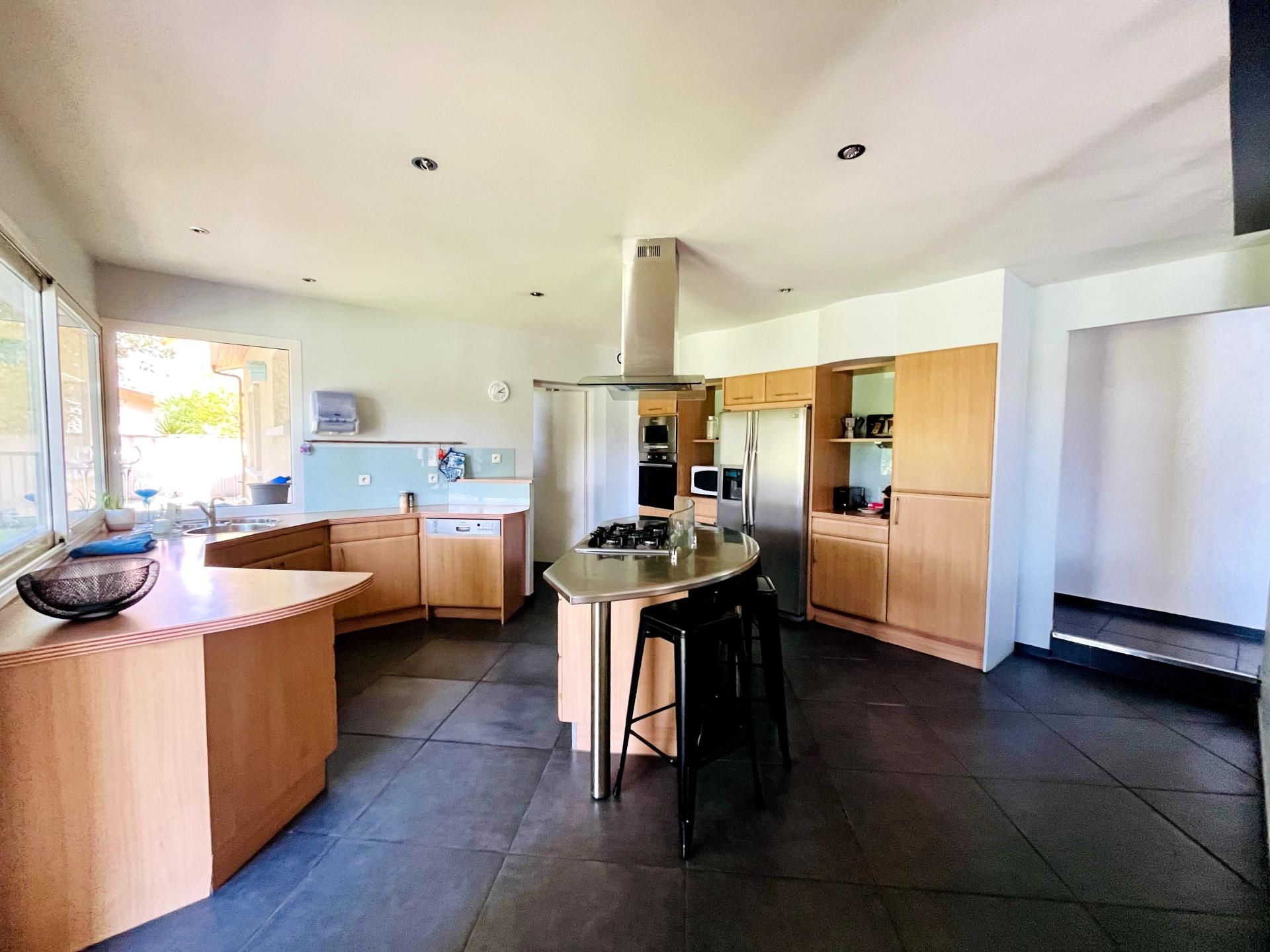 Photo 8 of the listing.