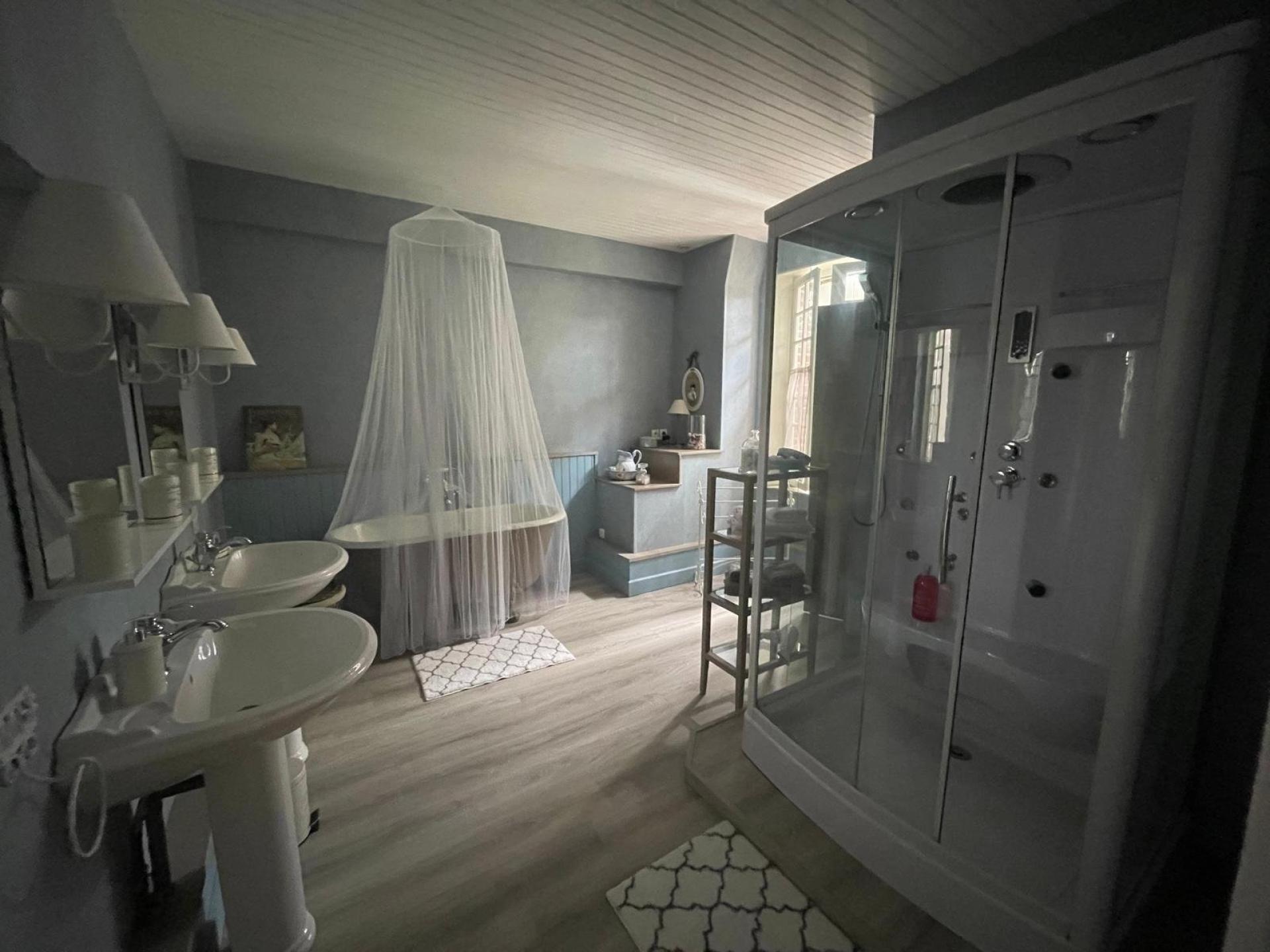 Photo 7 of the listing.