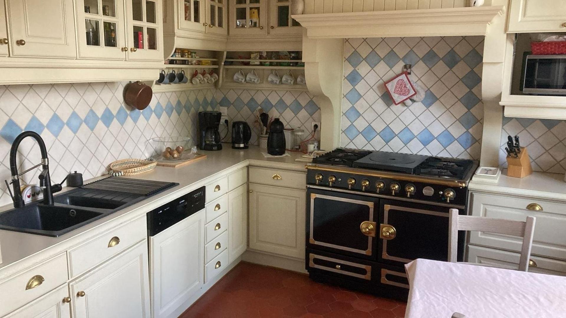 Photo 3 of the listing.