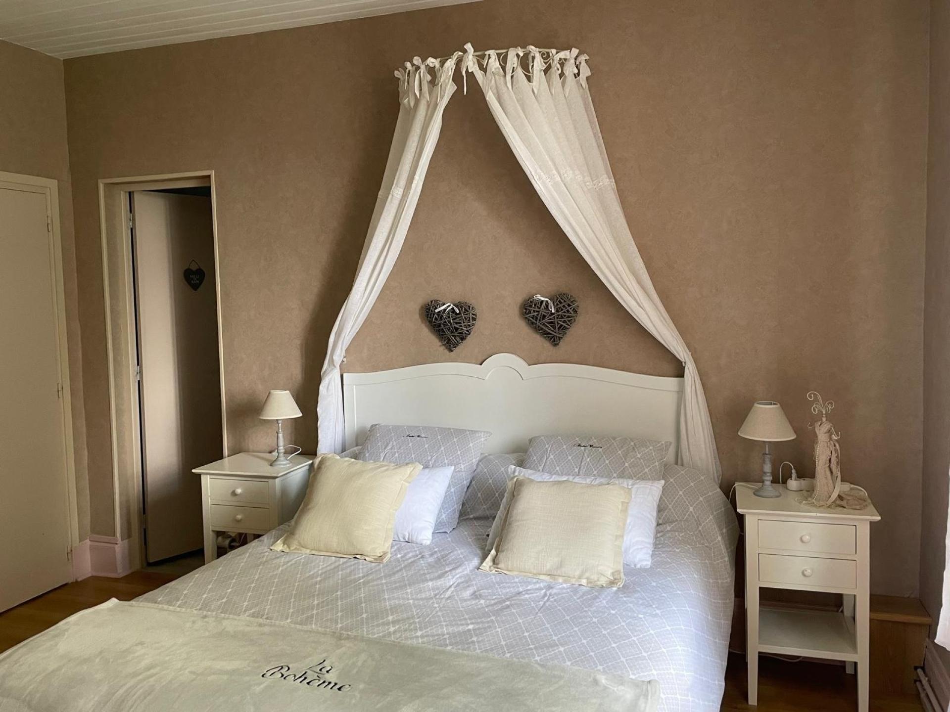 Photo 6 of the listing.