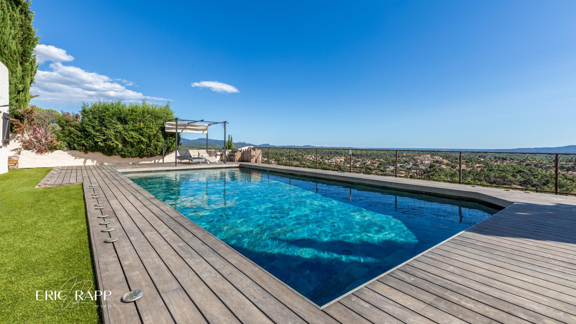 Photo 3 of the listing.