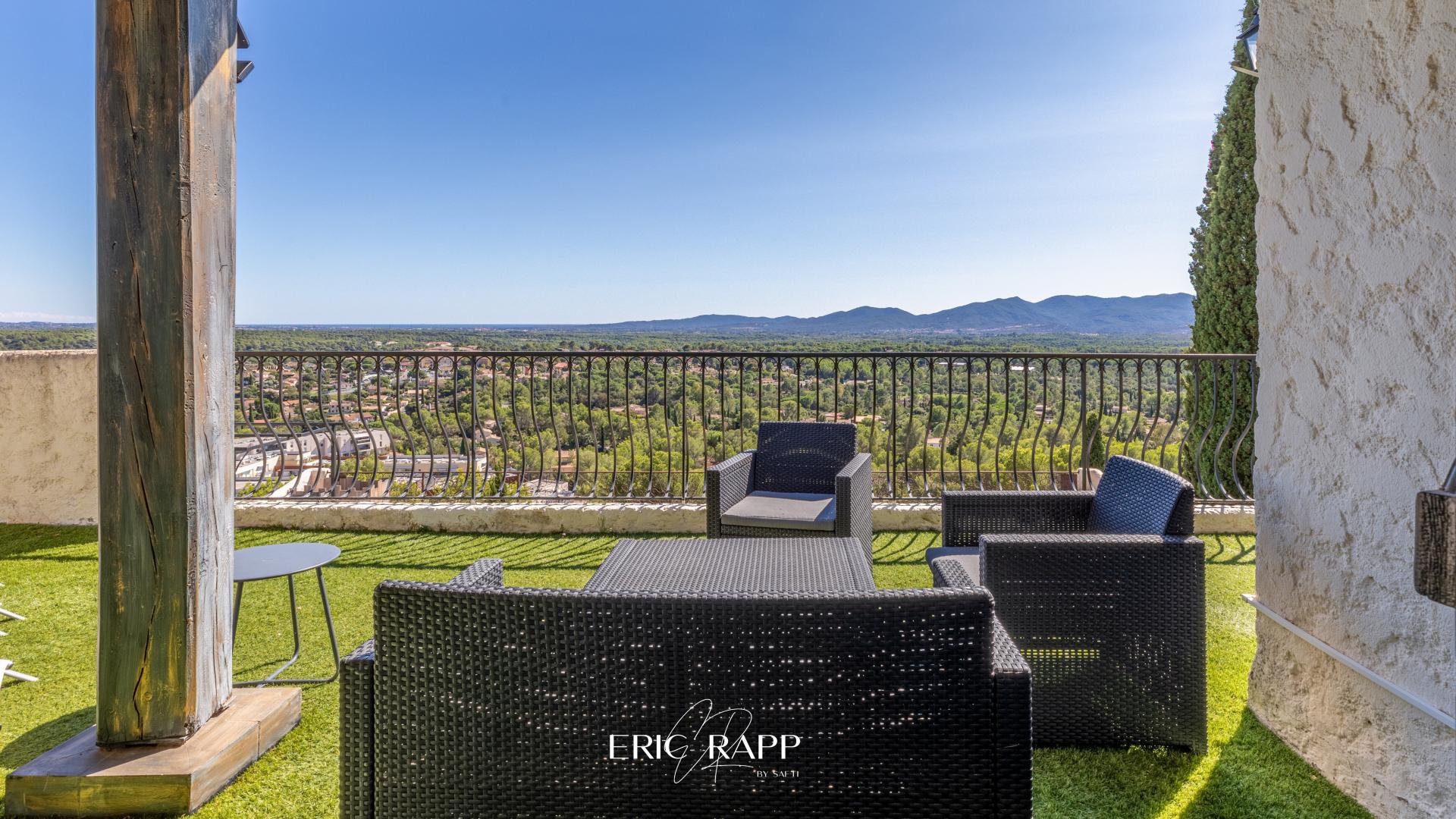 Photo 11 of the listing.