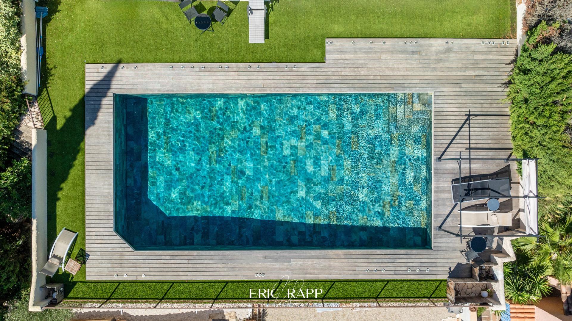 Photo 4 of the listing.