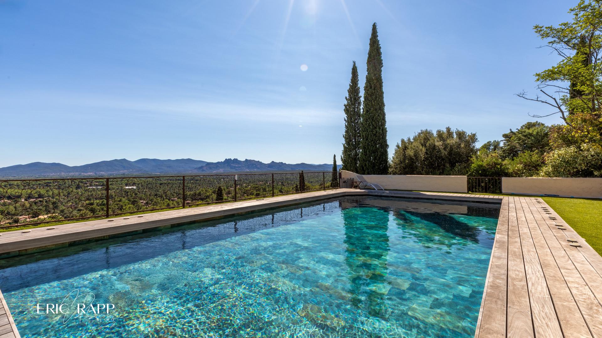 Photo 2 of the listing.