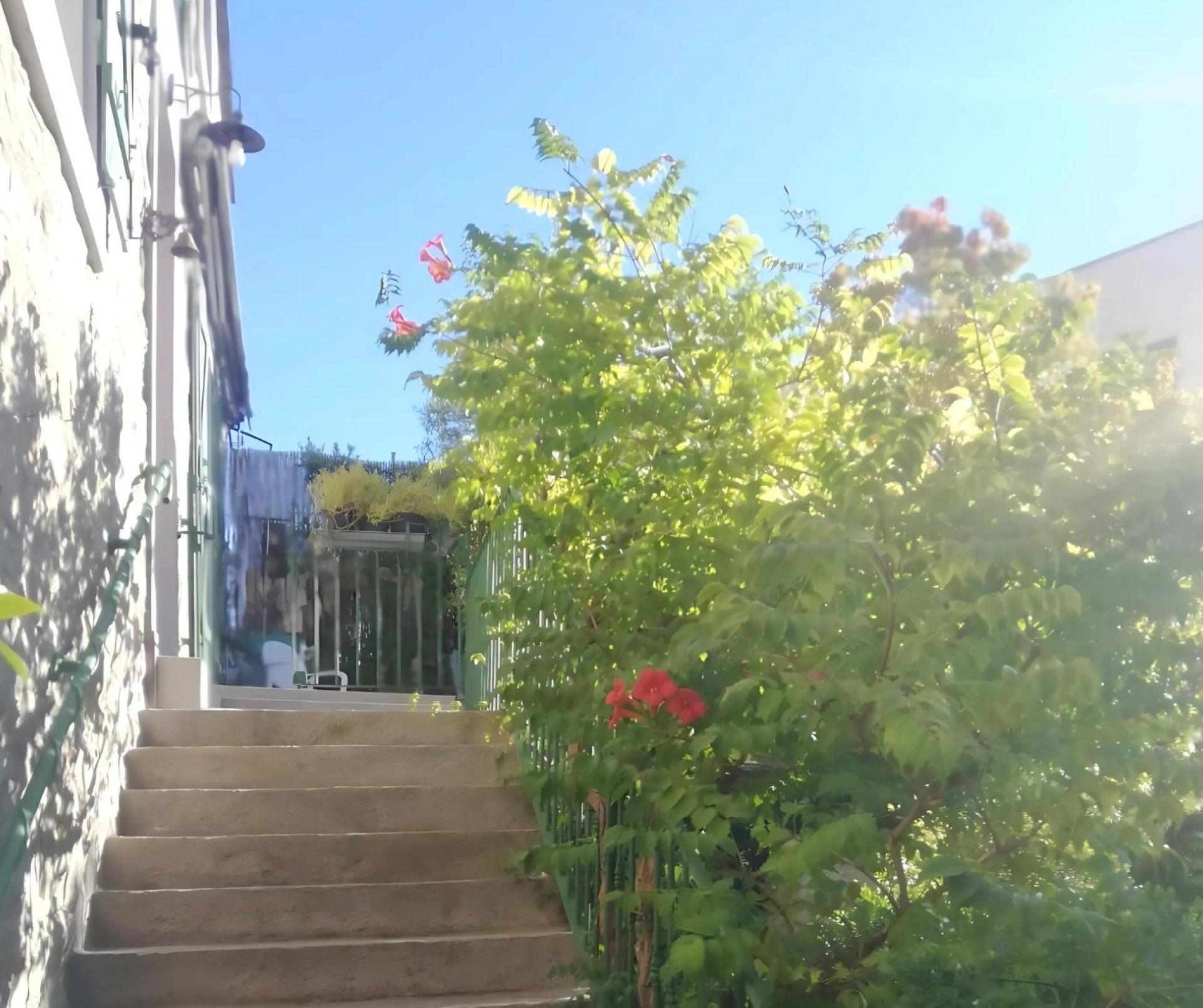 Photo 6 of the listing.