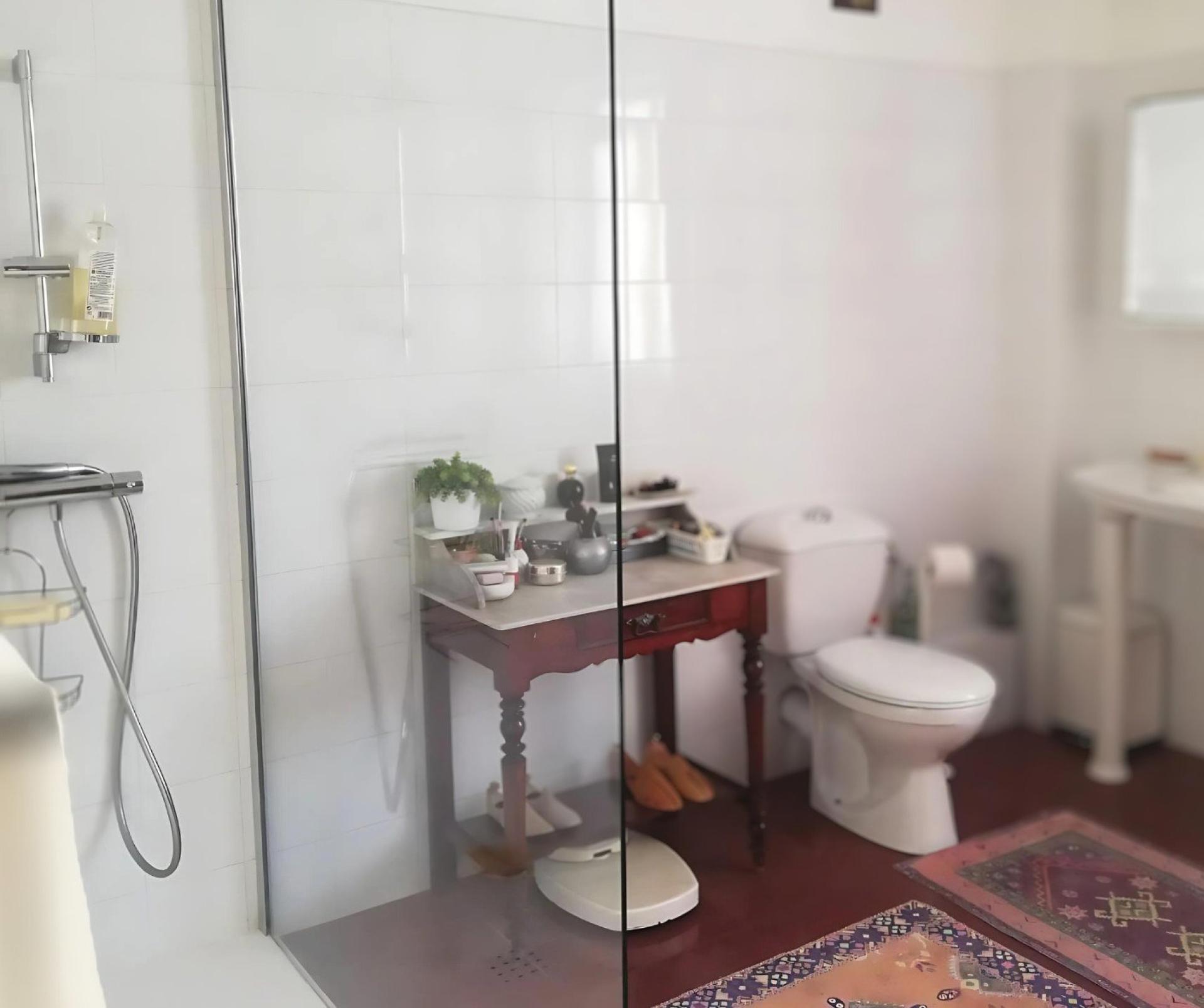 Photo 4 of the listing.