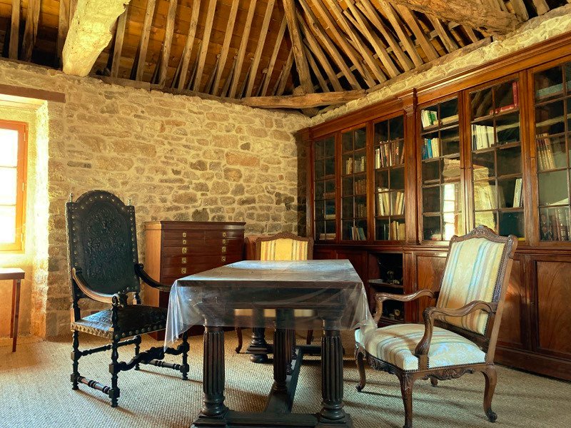 Photo 4 of the listing.