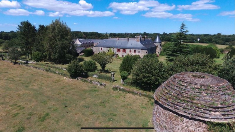 Photo 10 of the listing.