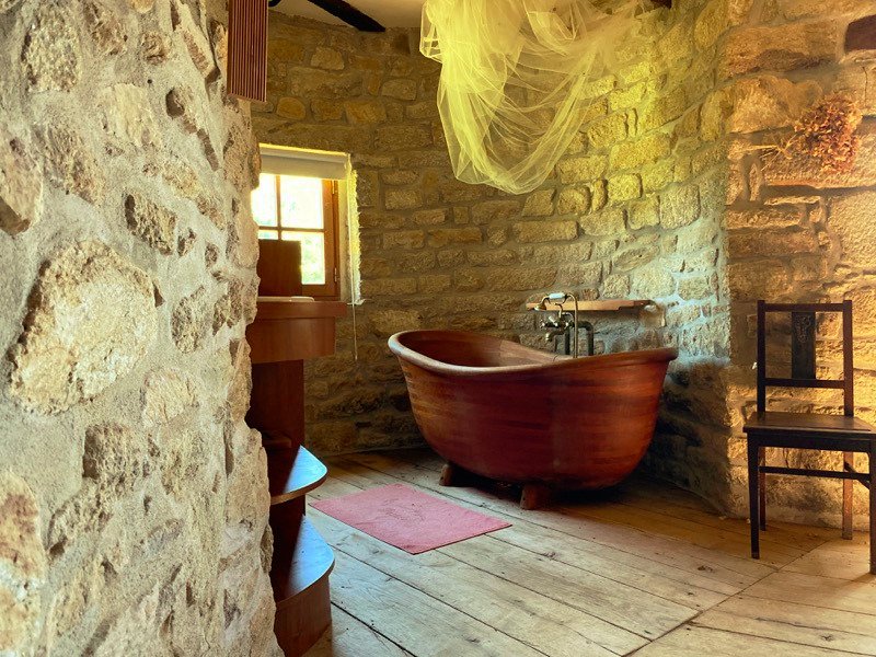 Photo 5 of the listing.