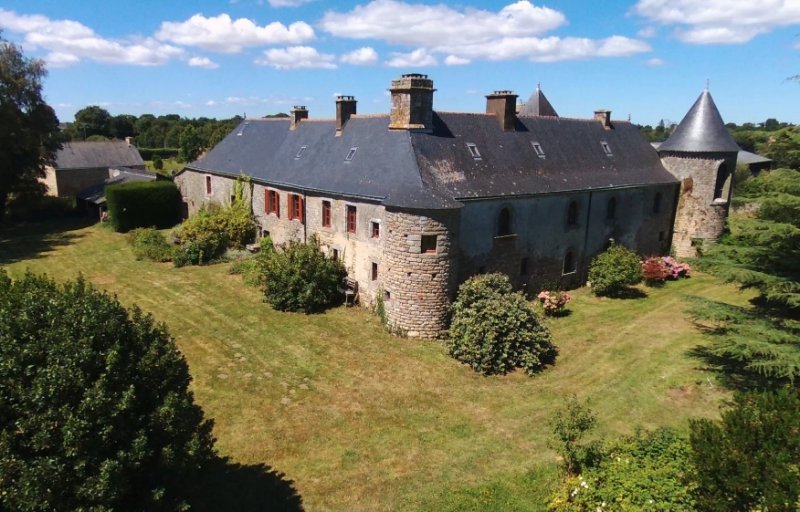 Photo 2 of the listing.